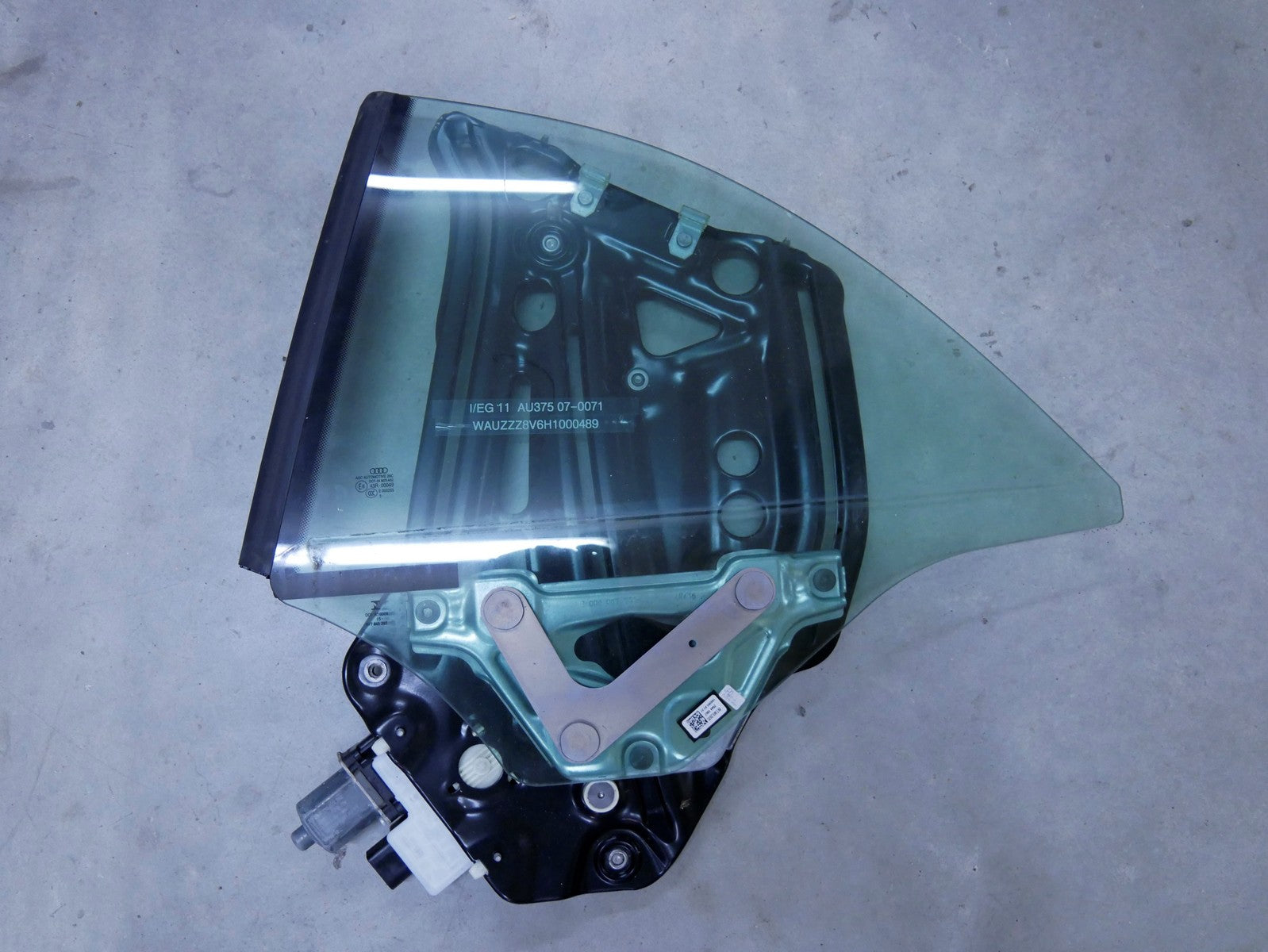 AUDI A3 8V CABRIO szyba tył lewa 8V7845297D