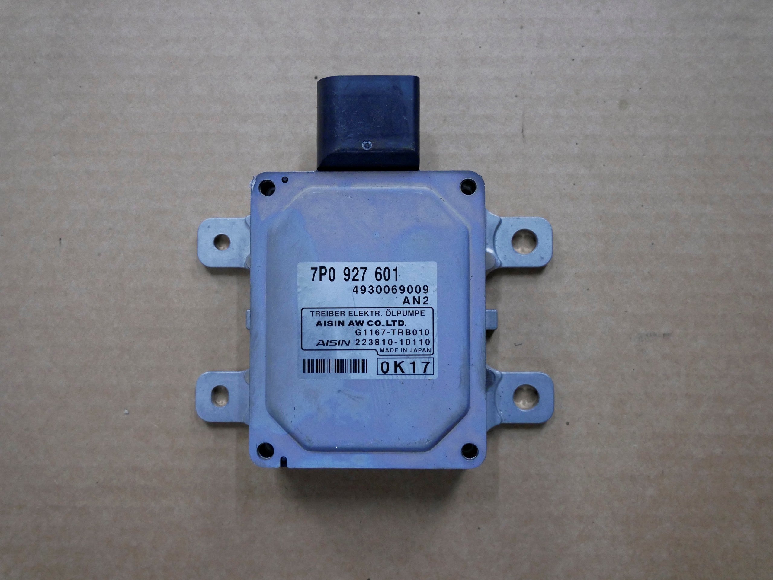 AUDI Q7 4L0 LIFT moduł pompy oleju 7P0927601