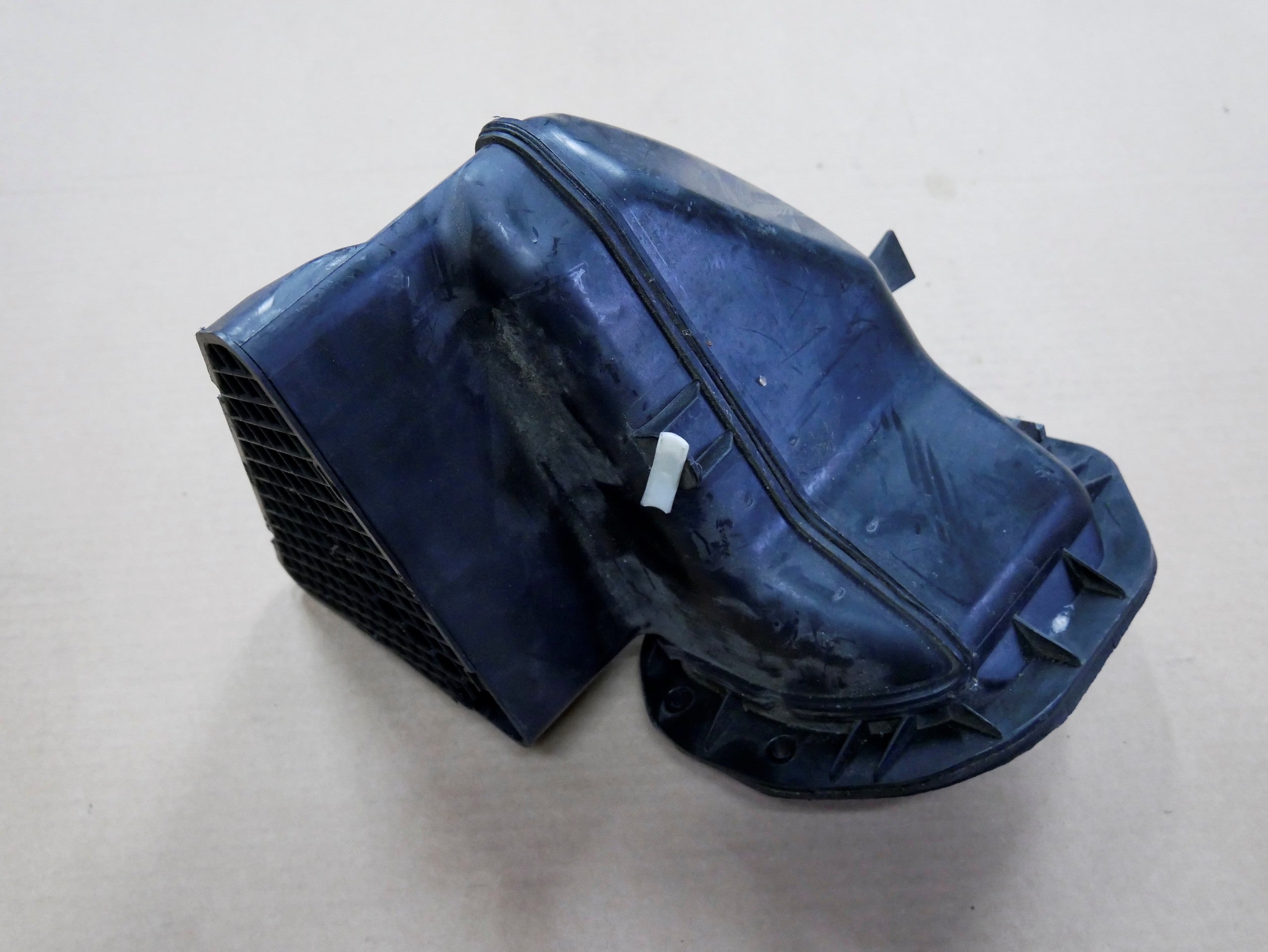 AUDI Q7 LIFT kanał powietrza 7L0819049