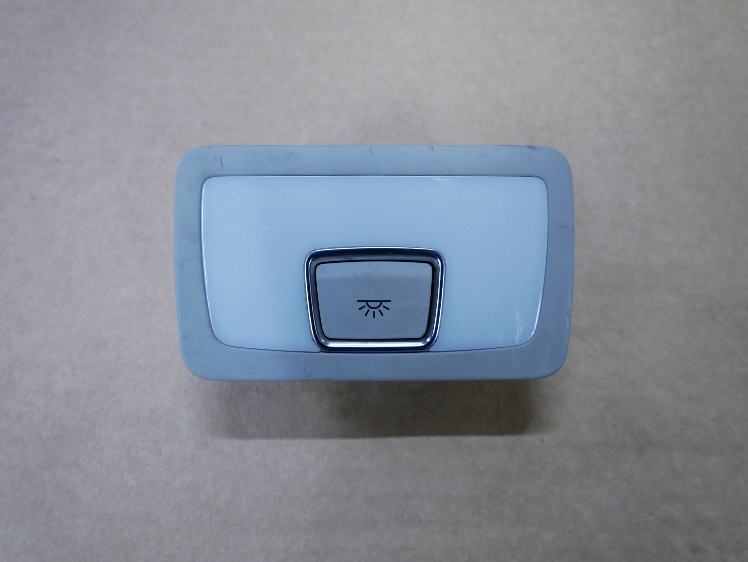 AUDI Q7 4L LIFT lampka kabinowa tył 4L0947124A