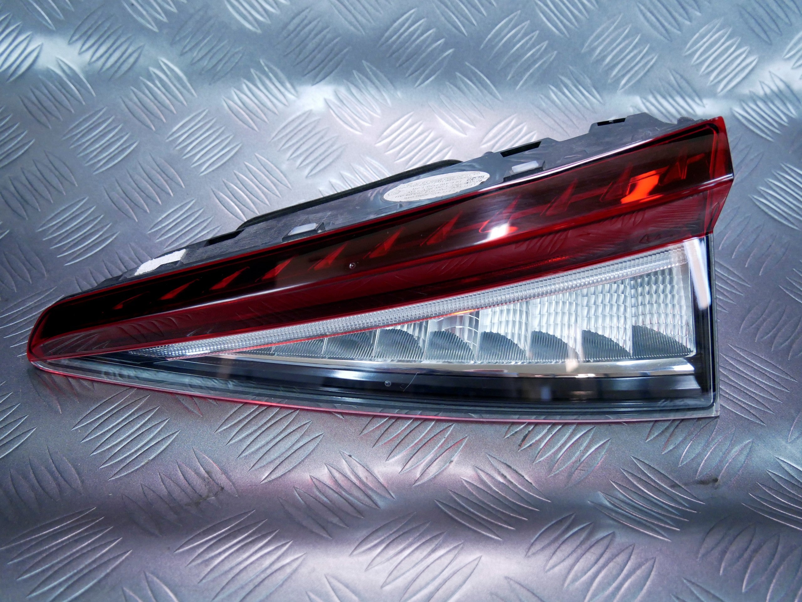 SKODA ENYAQ lampa tył tylna prawa 5LG945308C
