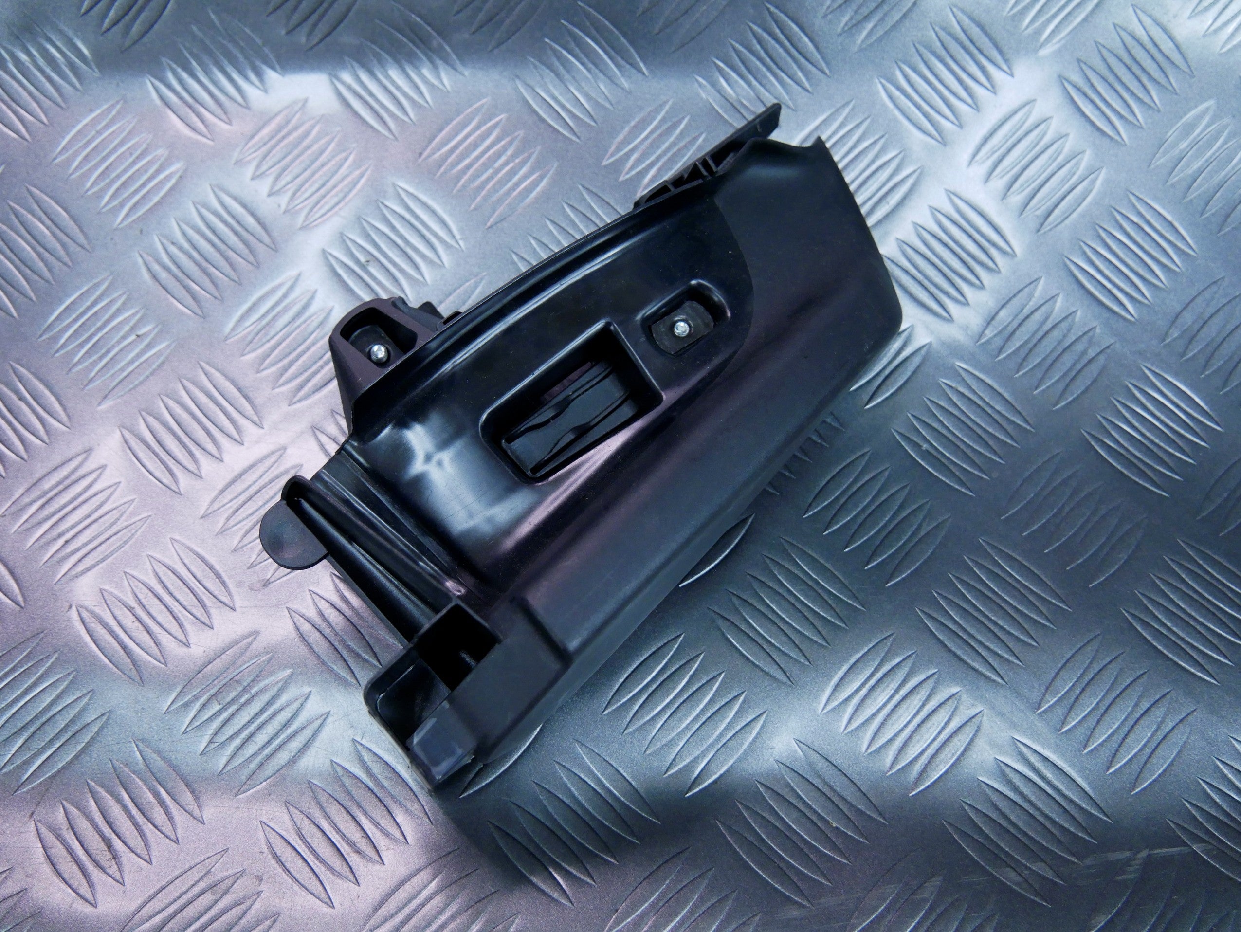 AUDI A4 B8 prowadnica pasa tył lewa 8K0857791A