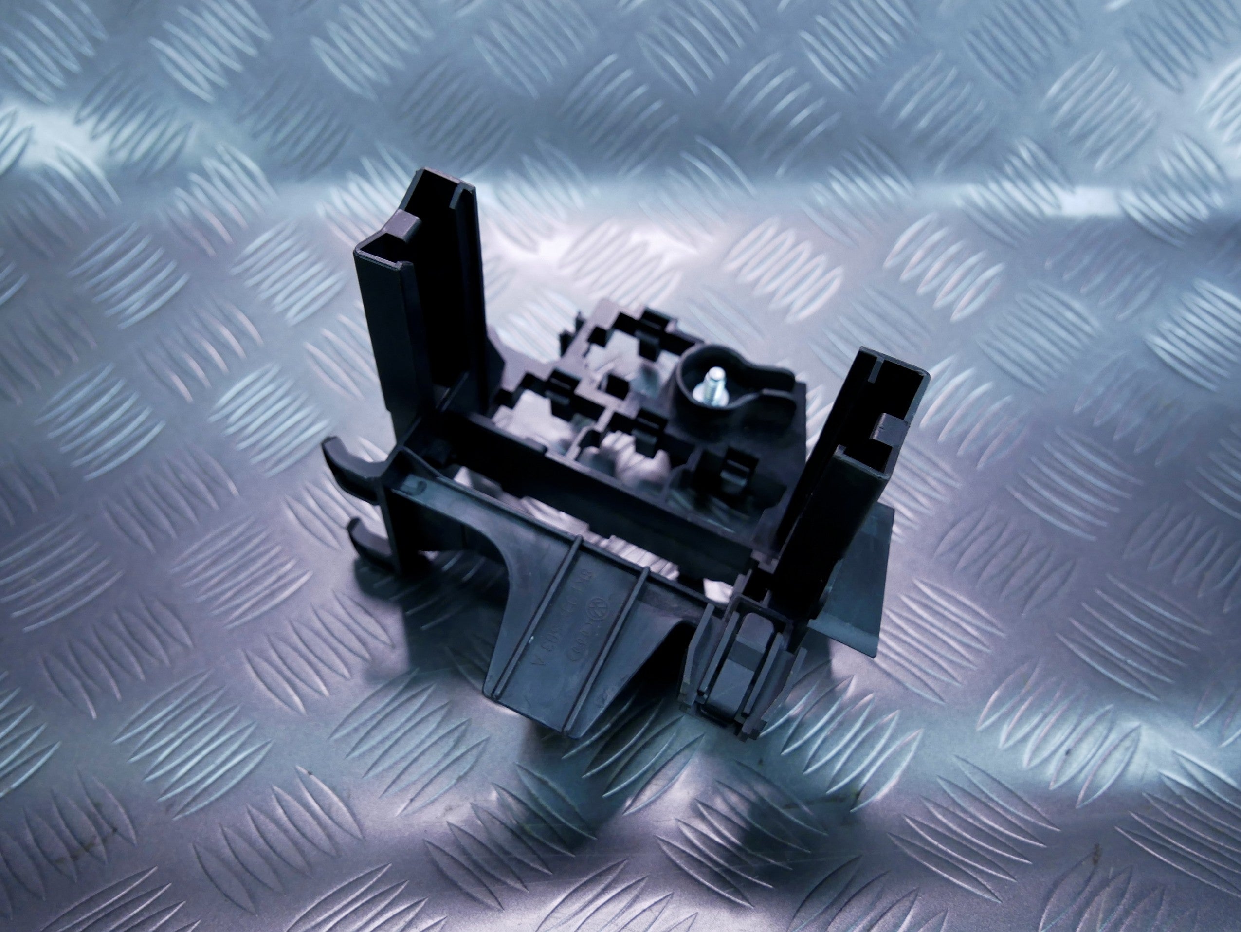AUDI A4 B8 mocowanie sterownika 8K1937503A