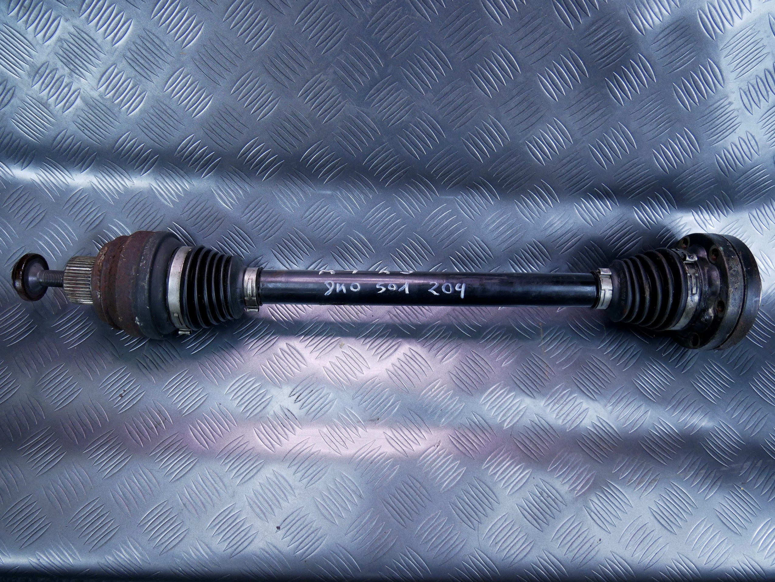 Półoś tył tylna prawa 8K0501204 AUDI S4 RS4 B8