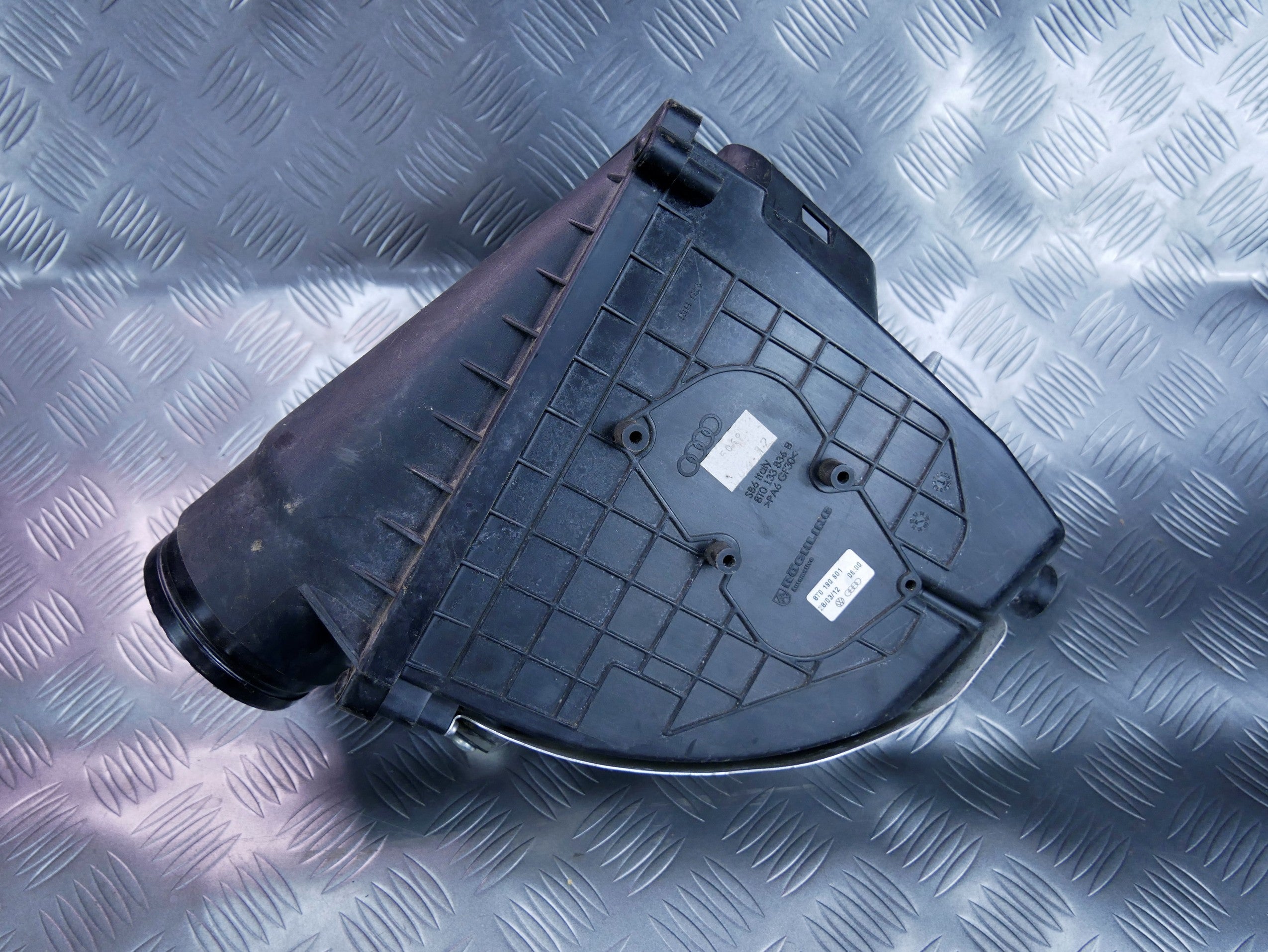 Filtr powietrza prawy 8T0133836B AUDI RS4 B8