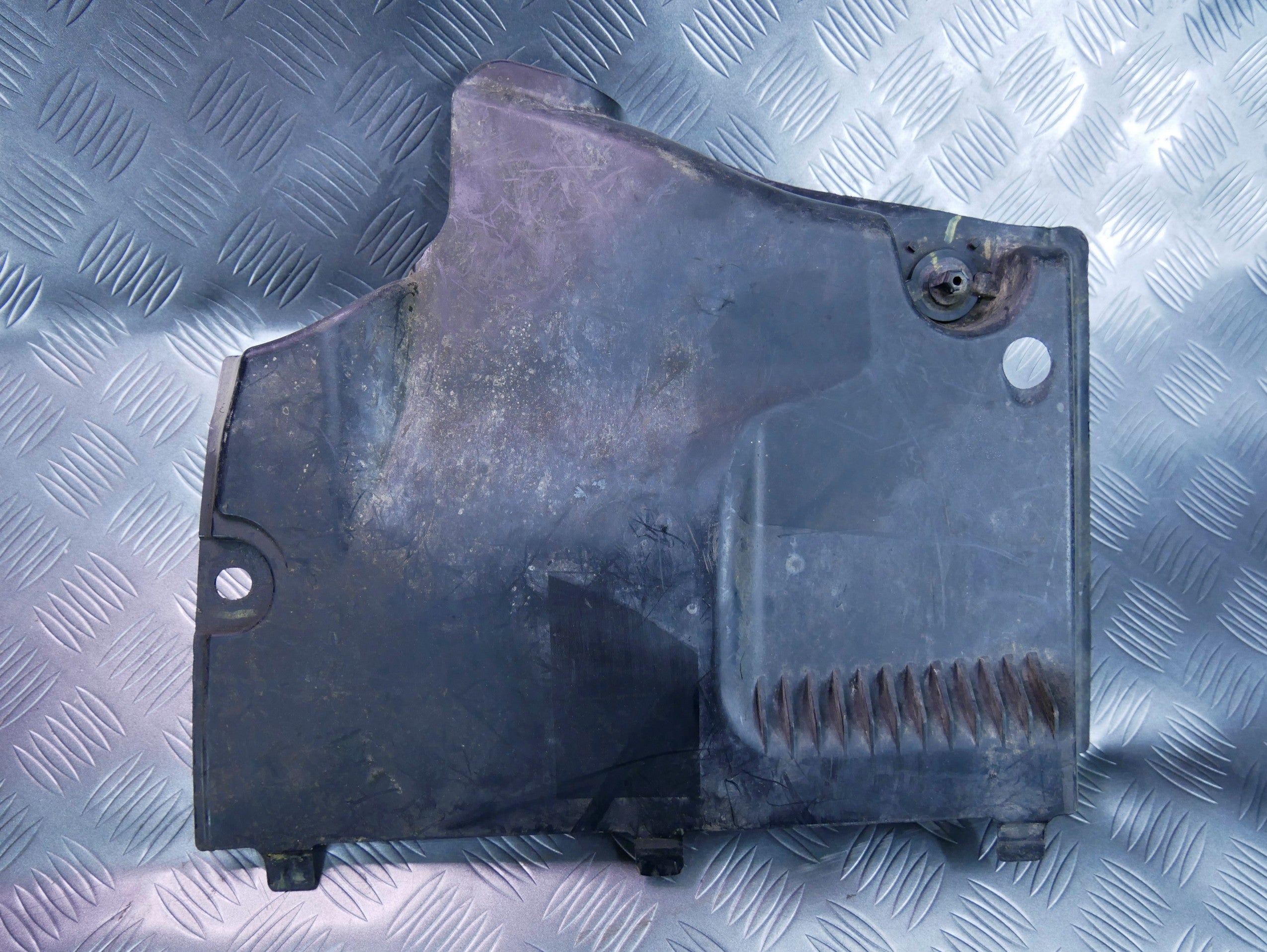 Osłona podwozia lewa 8K0825201B AUDI RS4 RS5 B8