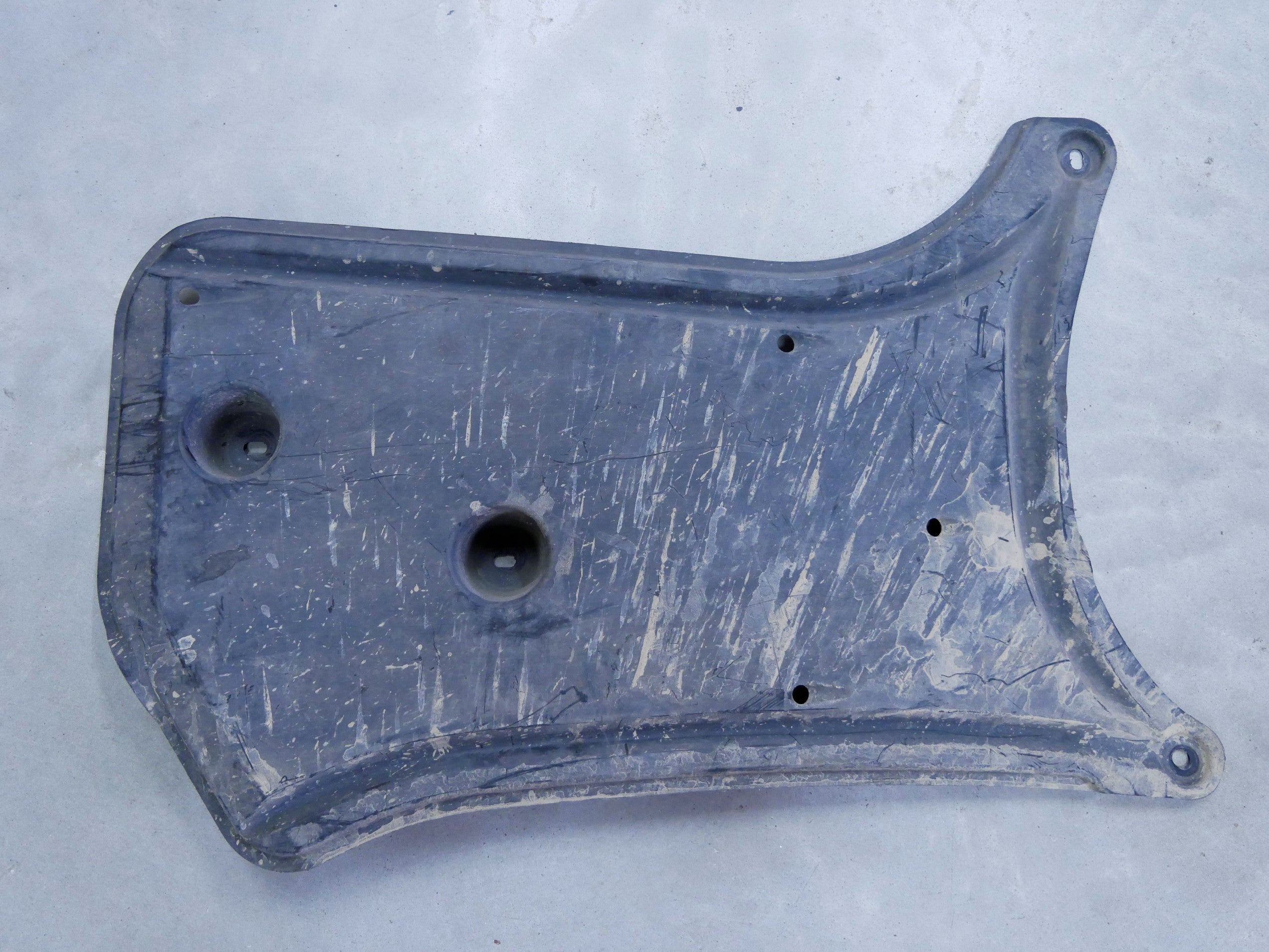 Osłona podwozia lewa 8K0825219 AUDI A4 B8