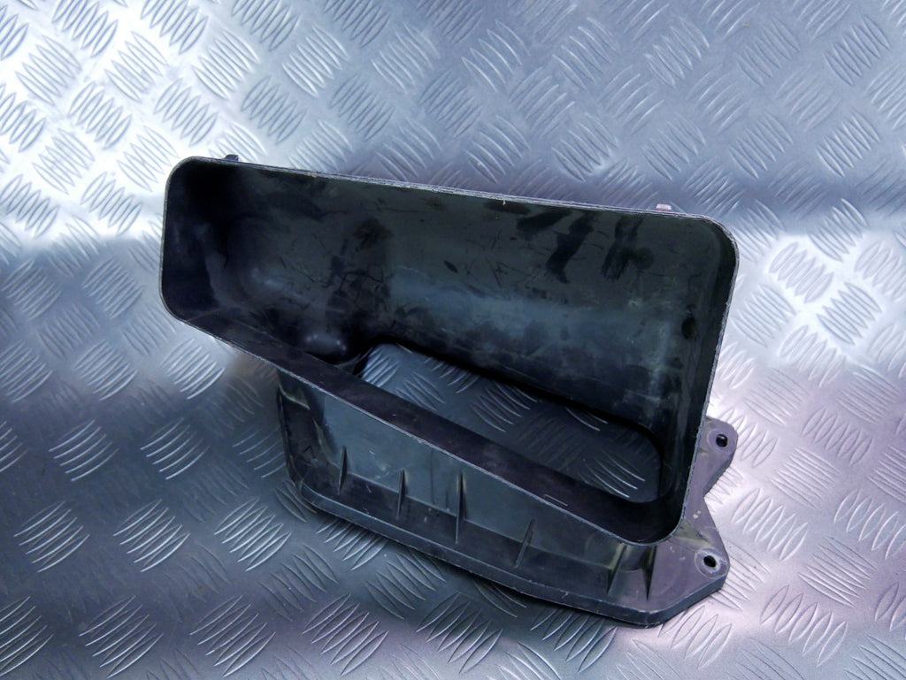 Wlot powietrza nagrzewnicy 8K1819904 AUDI A4 B8