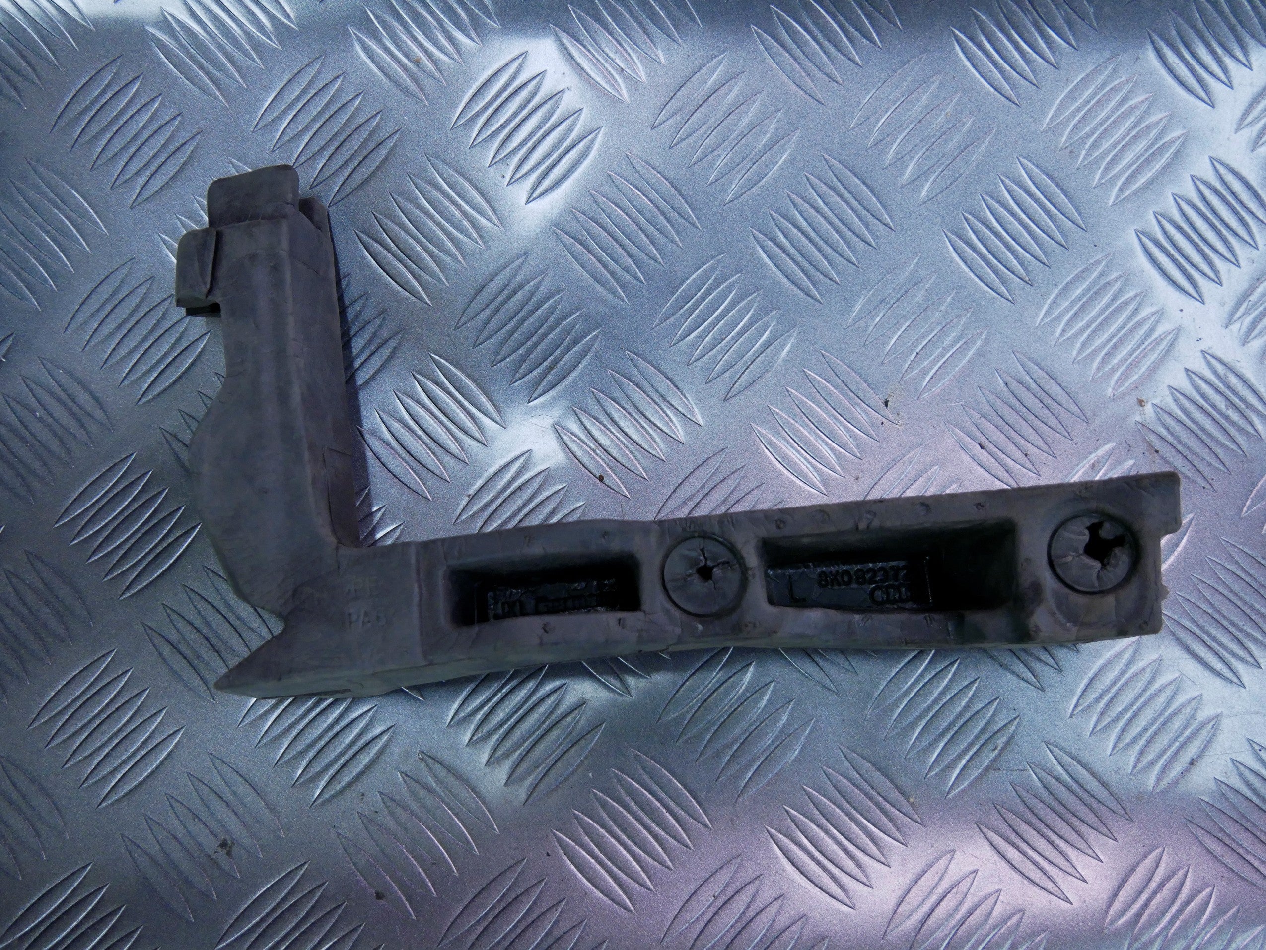 Pianka błotnika lewa 8K0823721 AUDI A4 B8