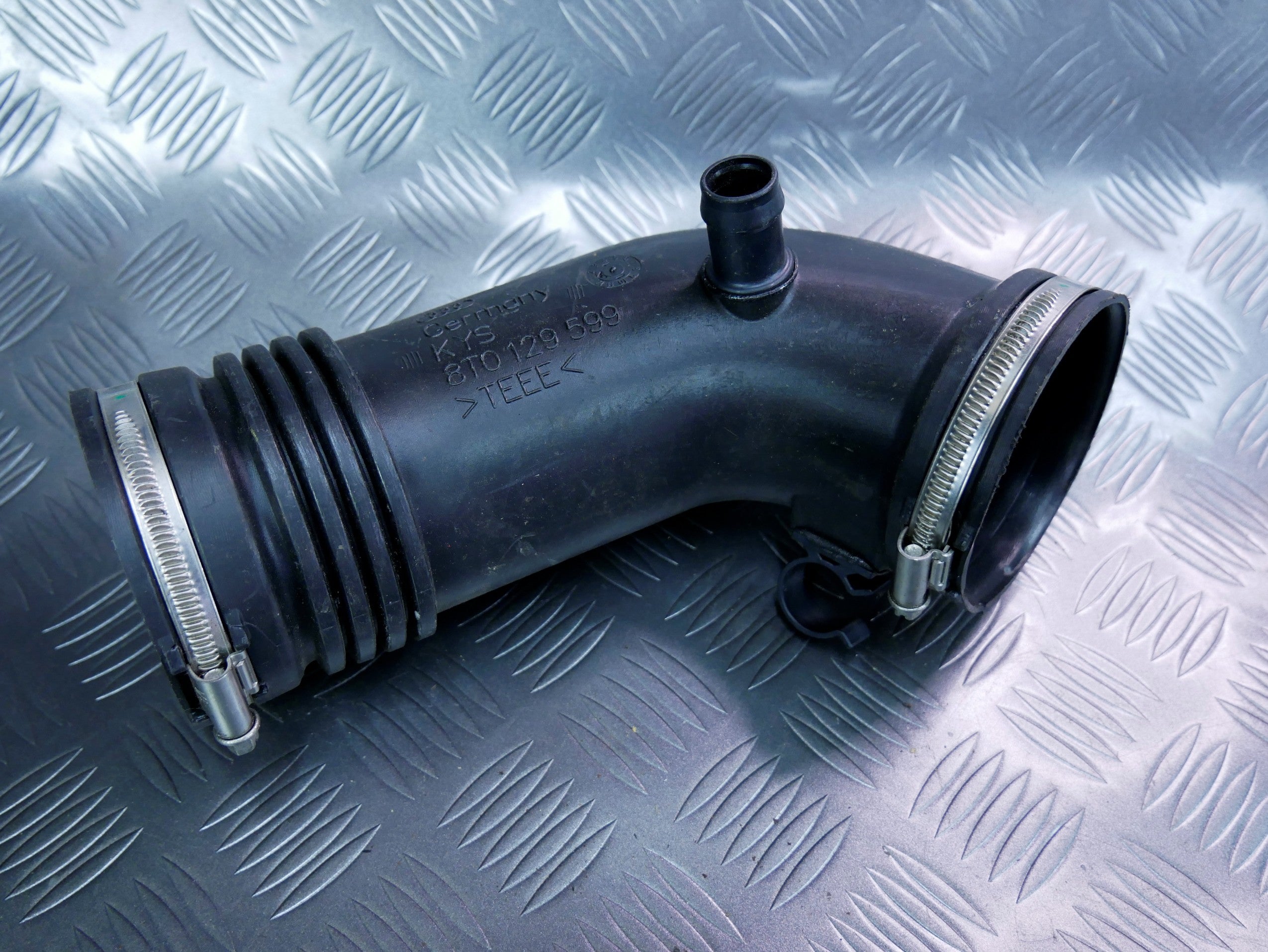 Przewód rura powietrza filtra 8T0129599 AUDI RS4 B8 4.2 FSI
