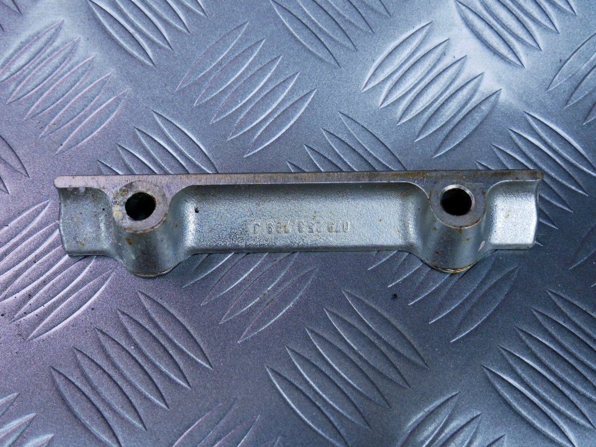 Mocowanie kolektora 079253709J AUDI RS4 B8 4.2 FSI