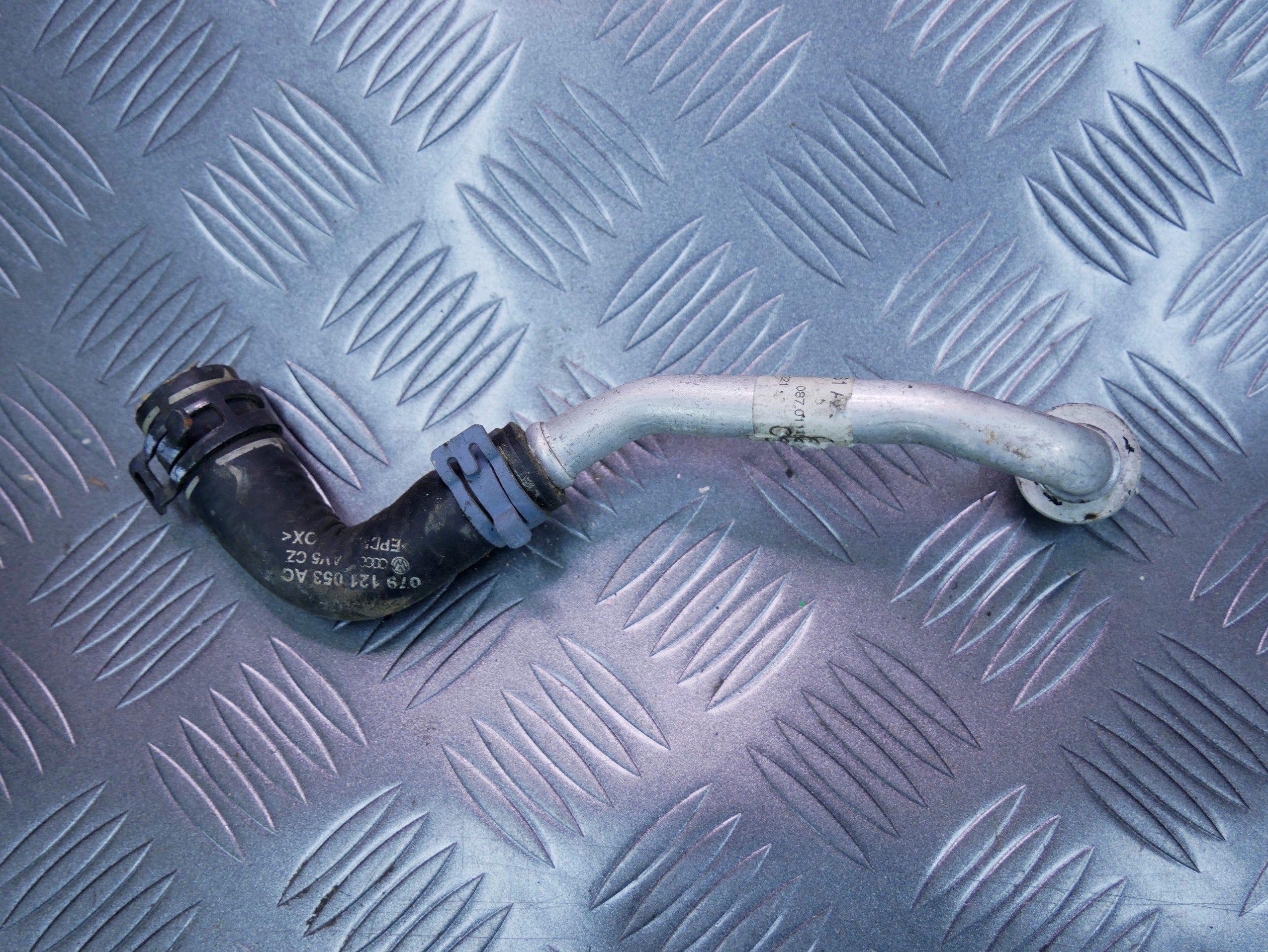 Rura przewód wąż wody 079121131AK AUDI RS4 B8 4.2 FSI