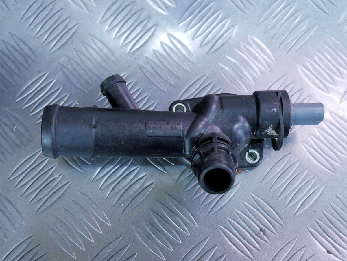 Obudowa termostatu termostat 03L121132AC AUDI A4 B8 2.0 TDI