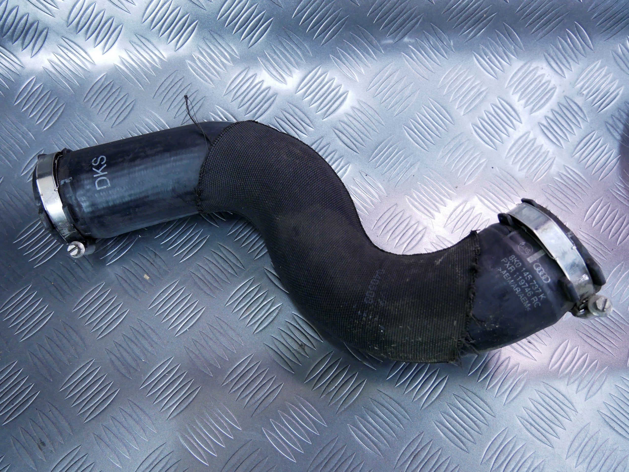 Rura wąż powietrza intercoolera 8K0145737K AUDI A4 B8 2.0 TFSI