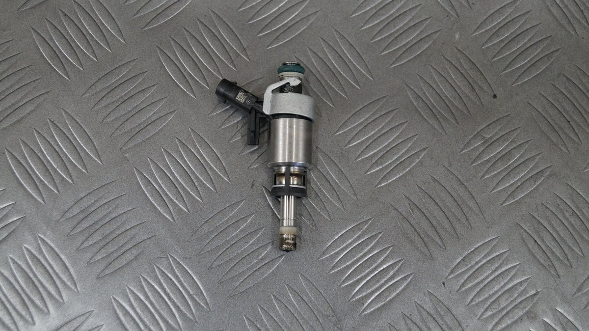 Wtryskiwacz 06A906036G VW JETTA VI 2.0 TSI