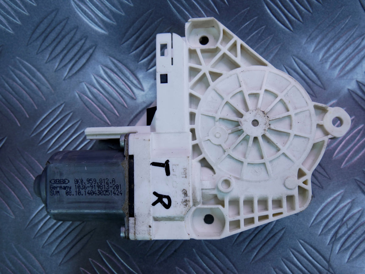 Silnik podnośnik szyby drzwi tył prawy 8K0959812A AUDI A4 B8
