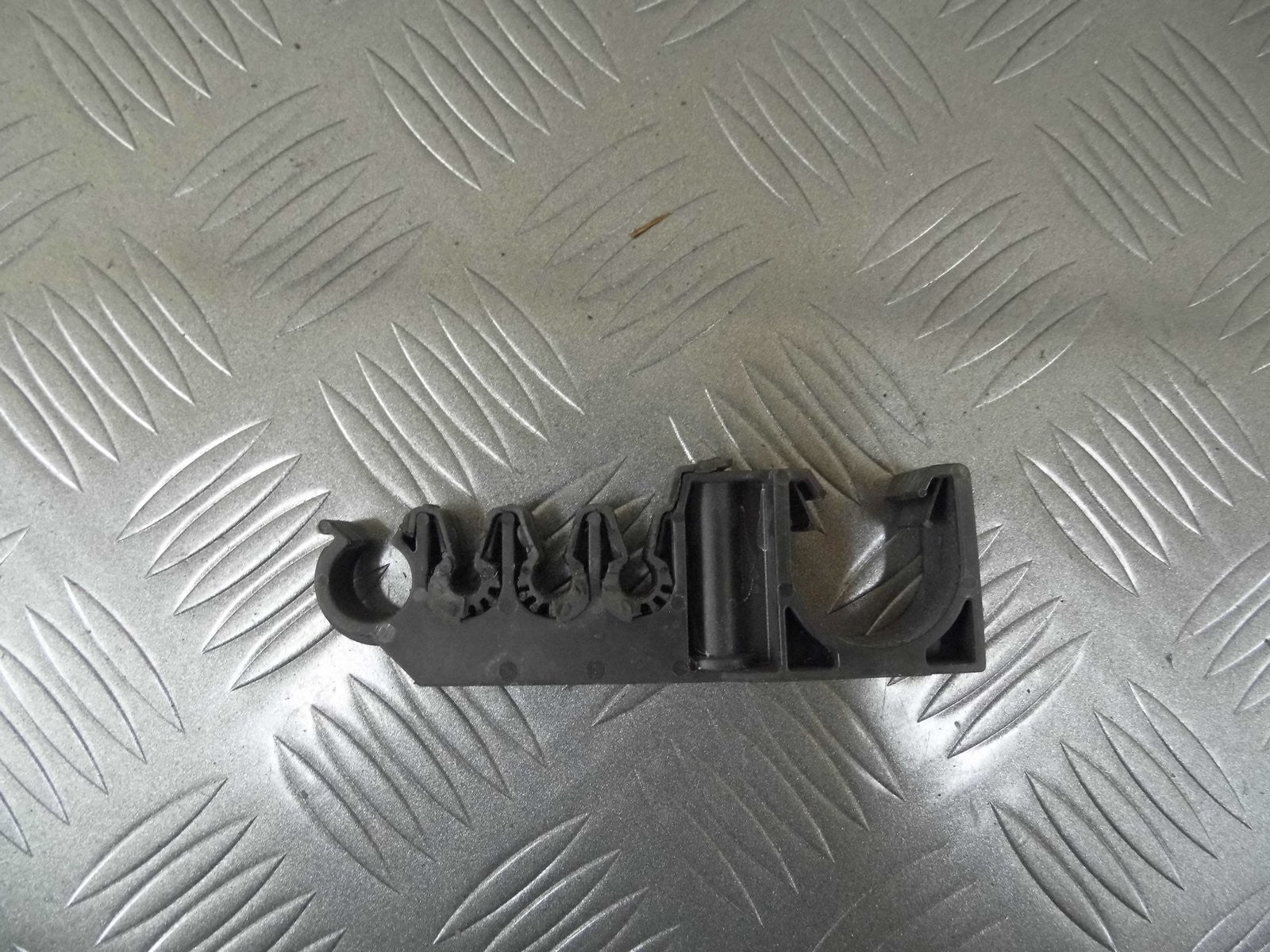 Mocowanie rurek hamulcowych 7L0971848A AUDI Q7