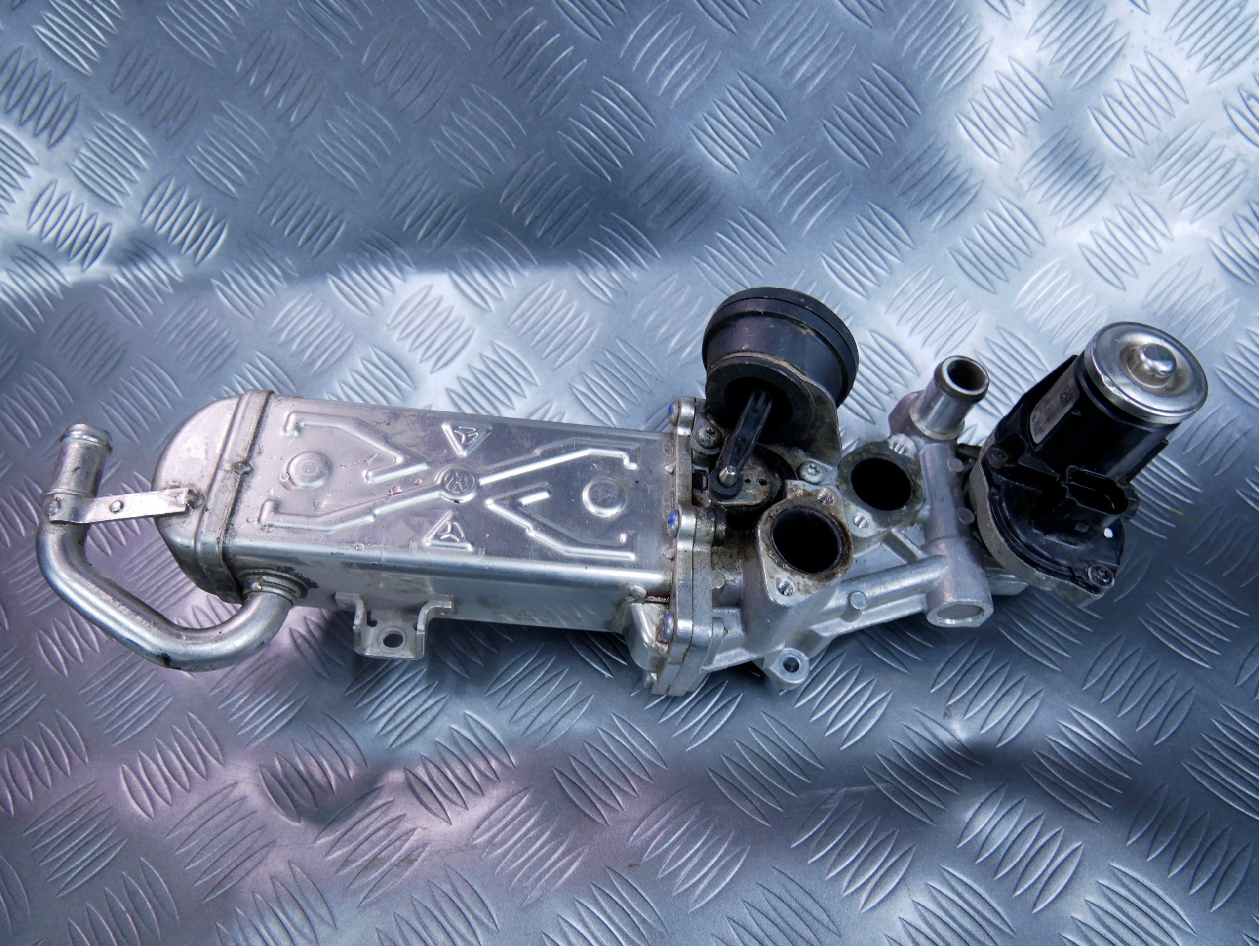 Zawór EGR chłodnica spalin 03L131512BB VW PASSAT B7 2.0 TDI
