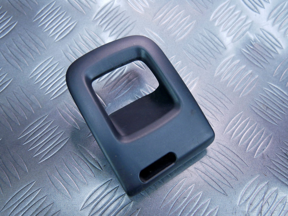 Osłona klamka zamek fotela tył tylnego 8K0885879 BEETLE 5C AUDI A4
