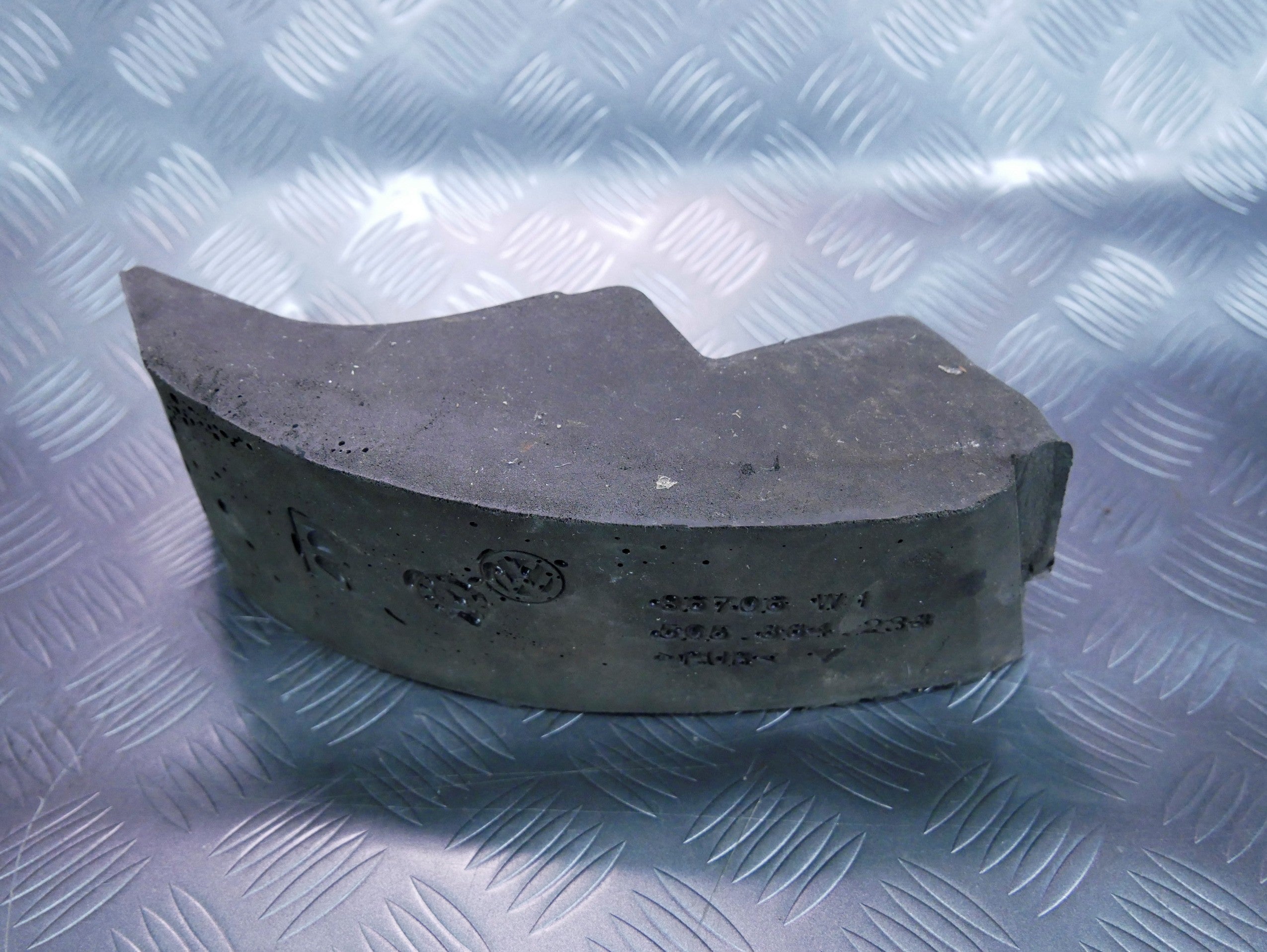 Pianka wygłuszenie błotnika prawa 5C5864238 VW BEETLE 5C