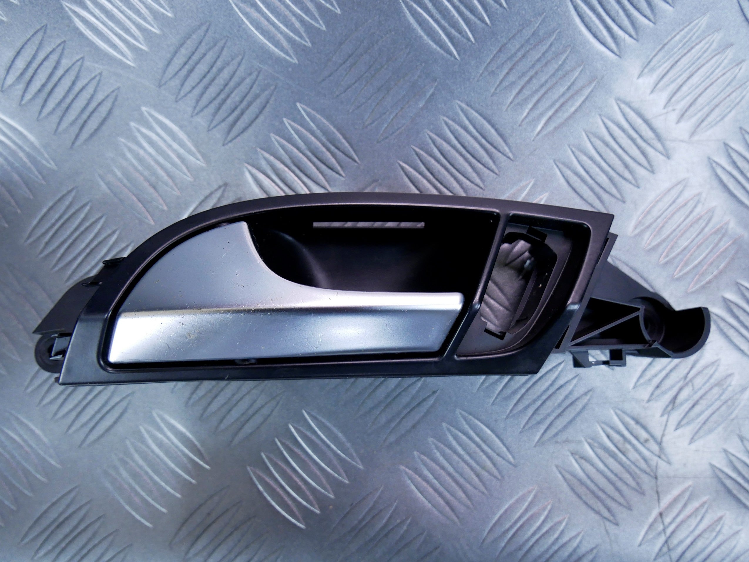 Klamka drzwi przód przednia lewa 4L0837019 AUDI Q7 4L0