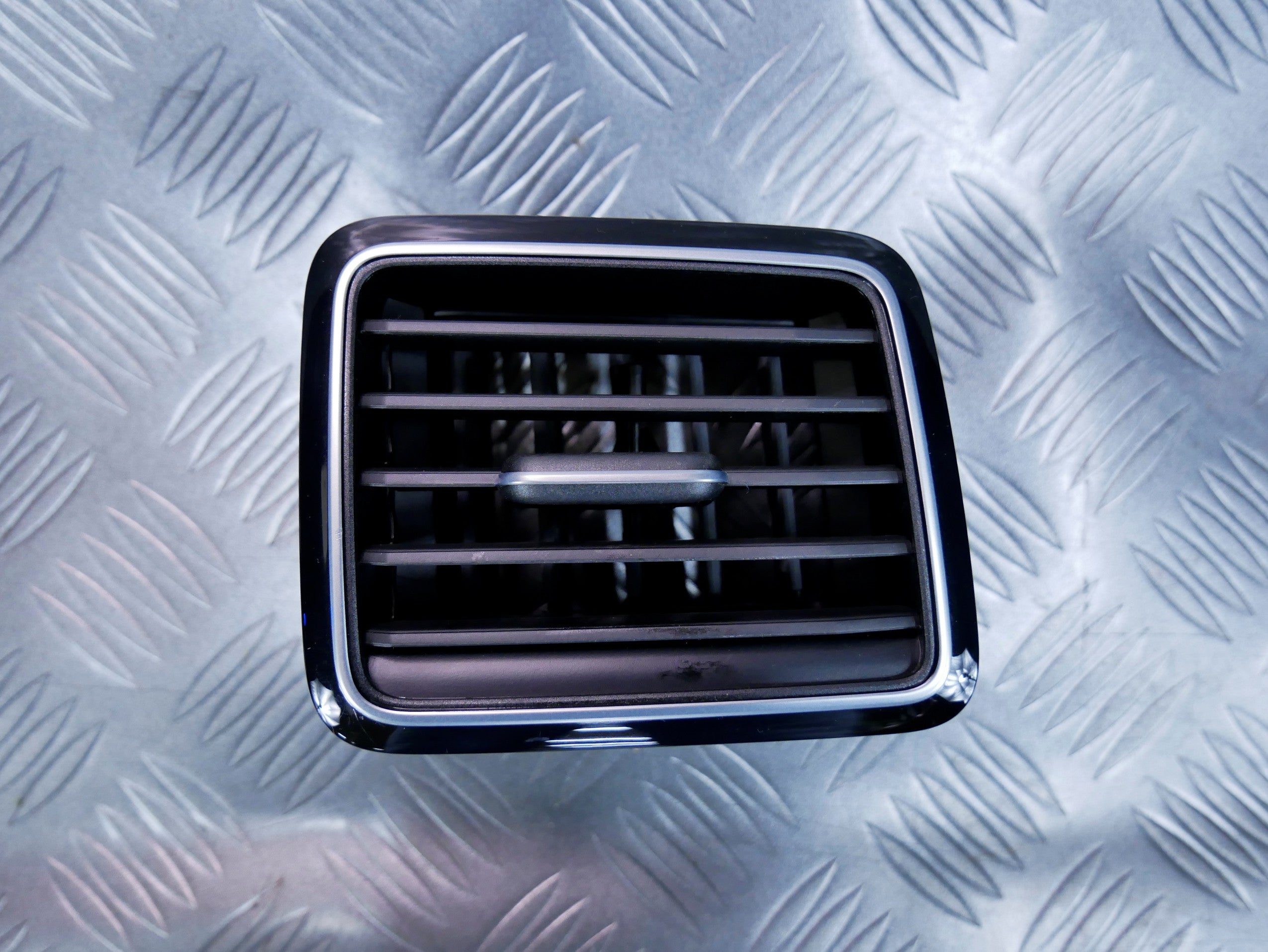 Kratka nawiewu prawa 2H6819704 VW AMAROK LIFT