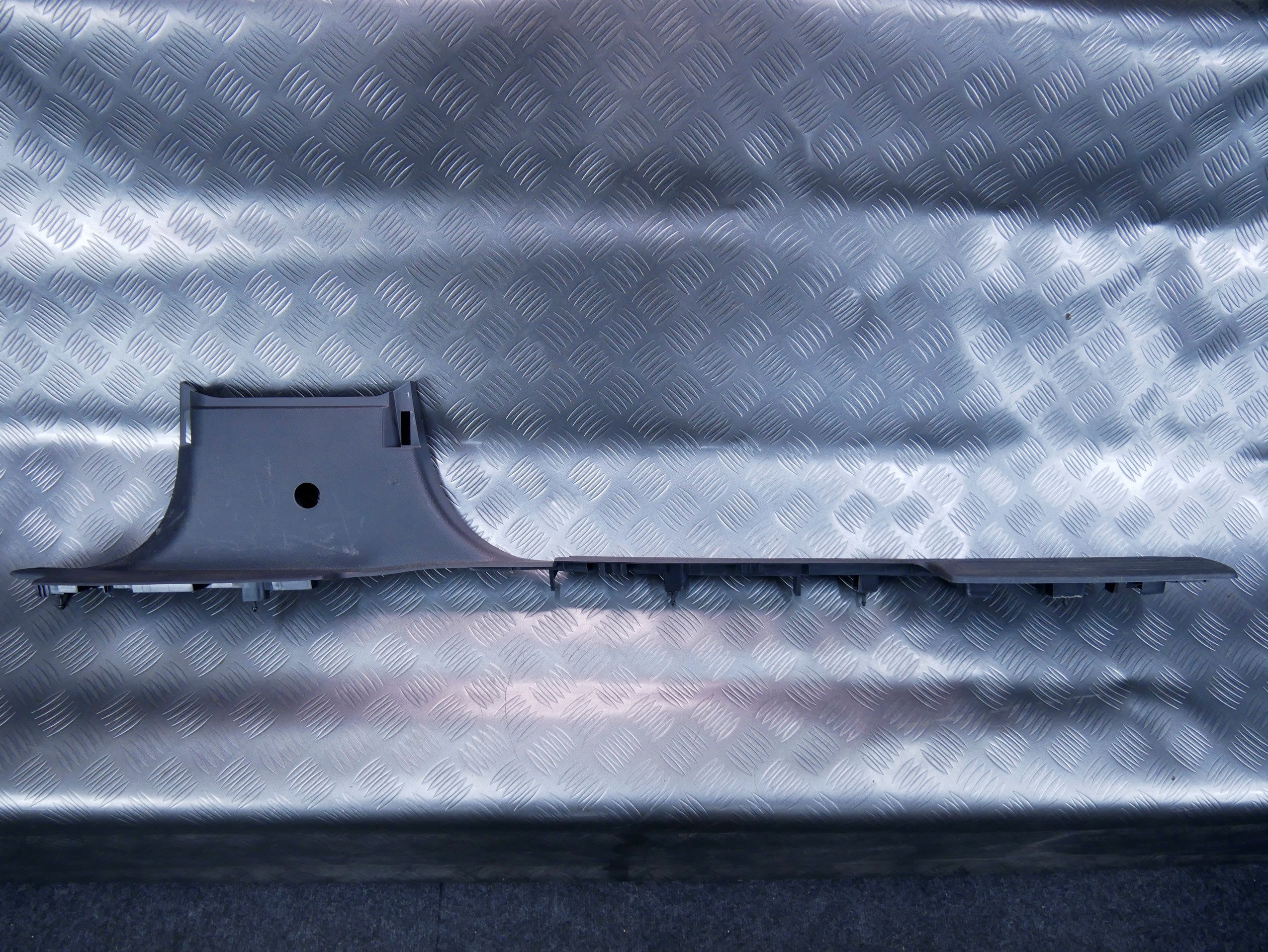 Listwa osłona progu progowa lewa 2H0863725D VW AMAROK