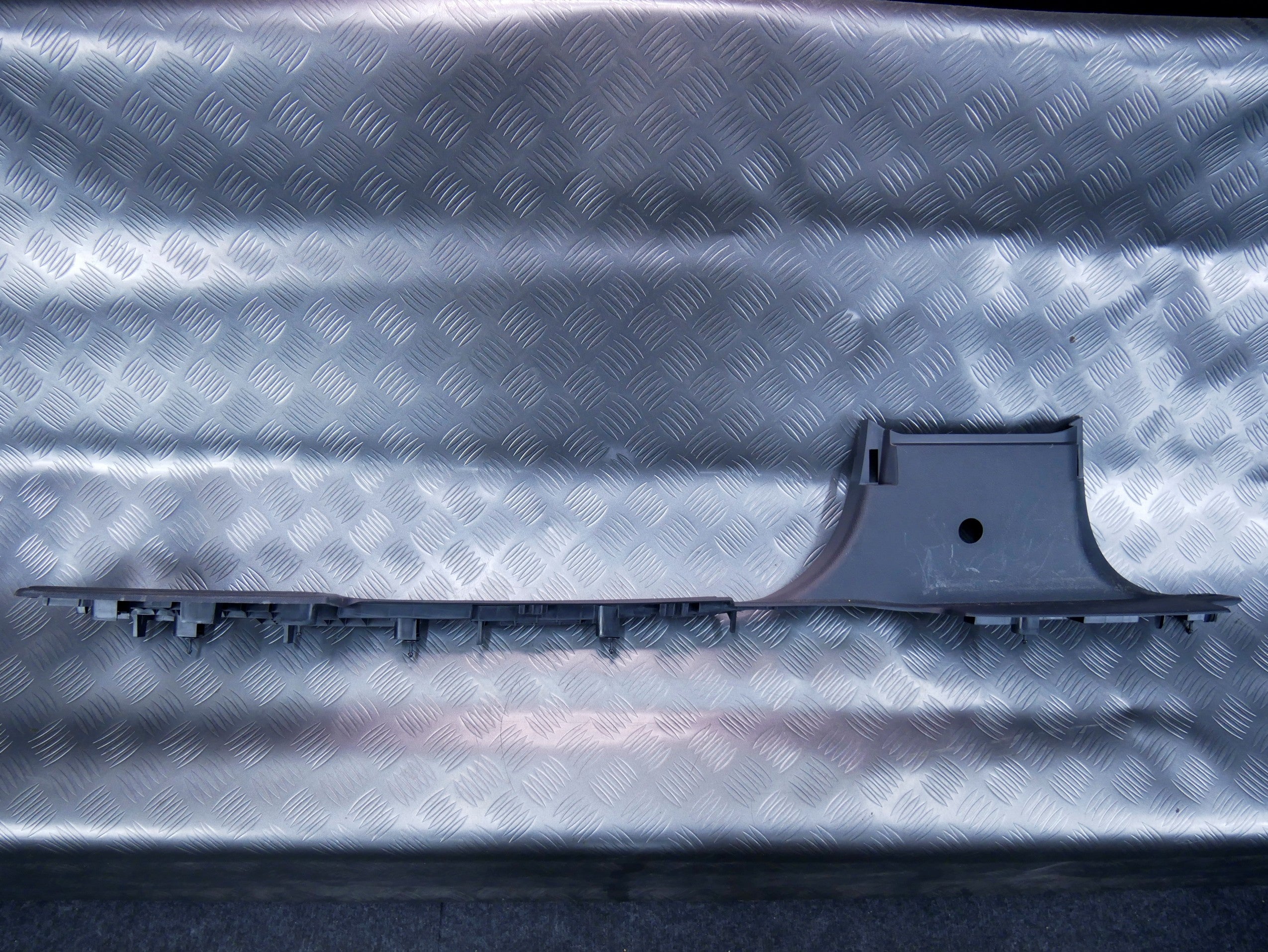 Listwa osłona progu progowa prawa 2H0863726D VW AMAROK