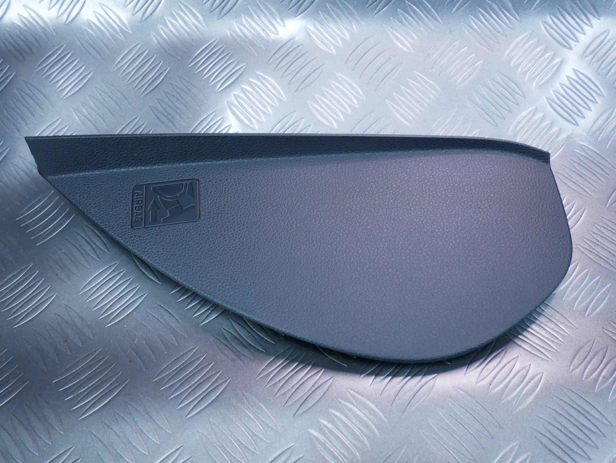 Osłona zaślepka boku konsoli lewa 3V0857503C SKODA SUPERB III