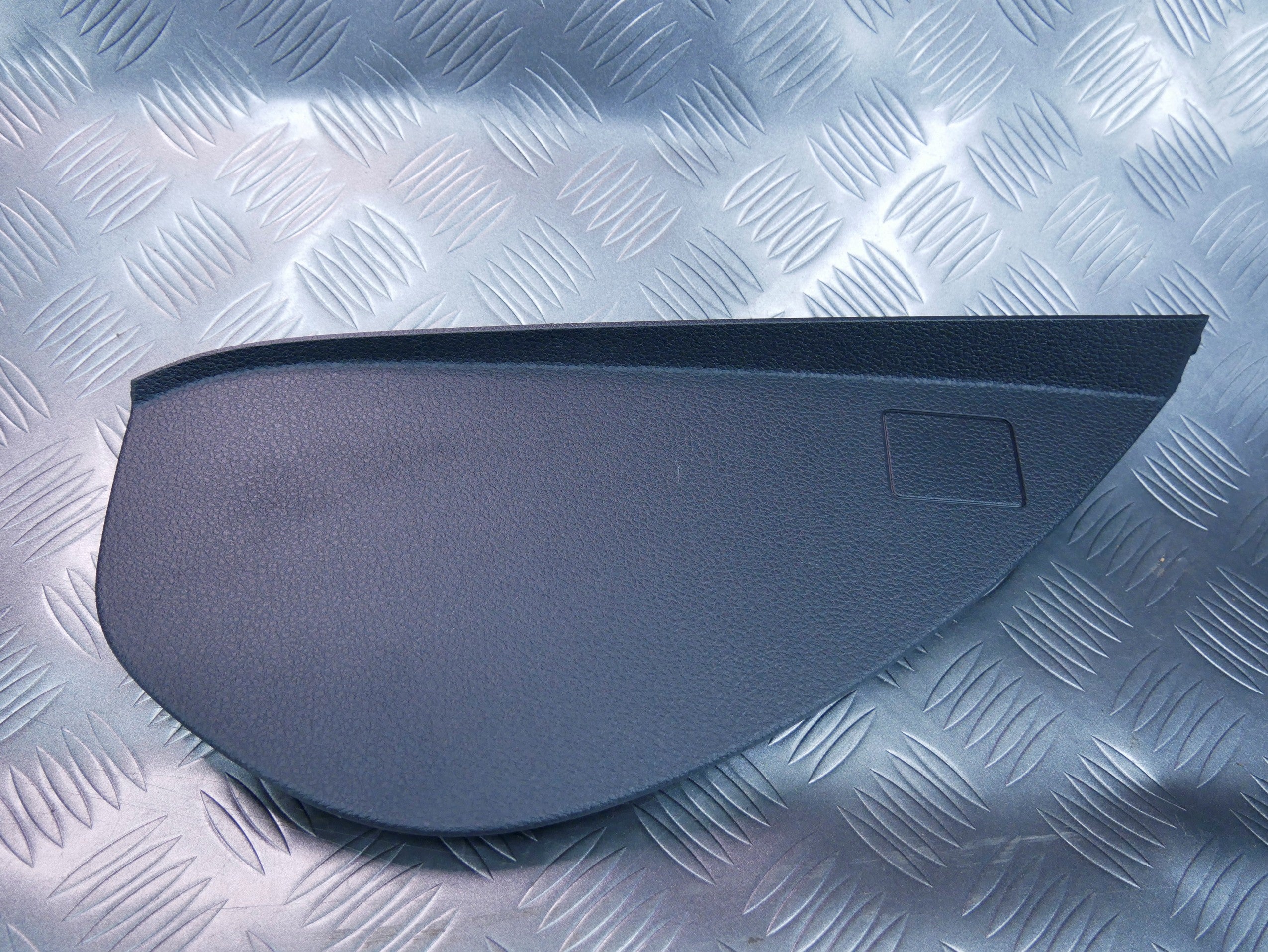 Osłona zaślepka boku konsoli prawa 3V0857504B SKODA SUPERB III