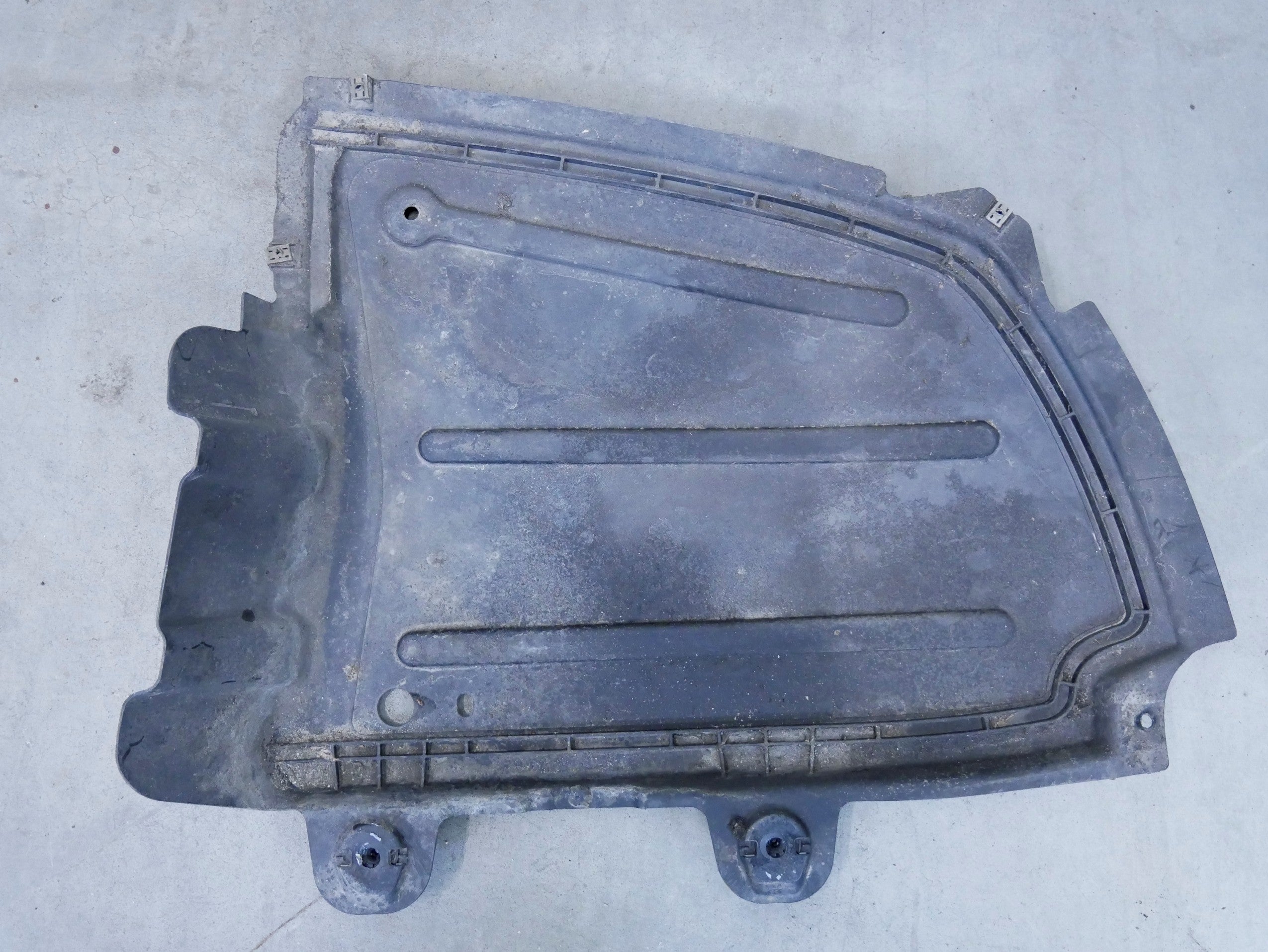 Osłona płyta podwozia 3V0825205A SKODA SUPERB III