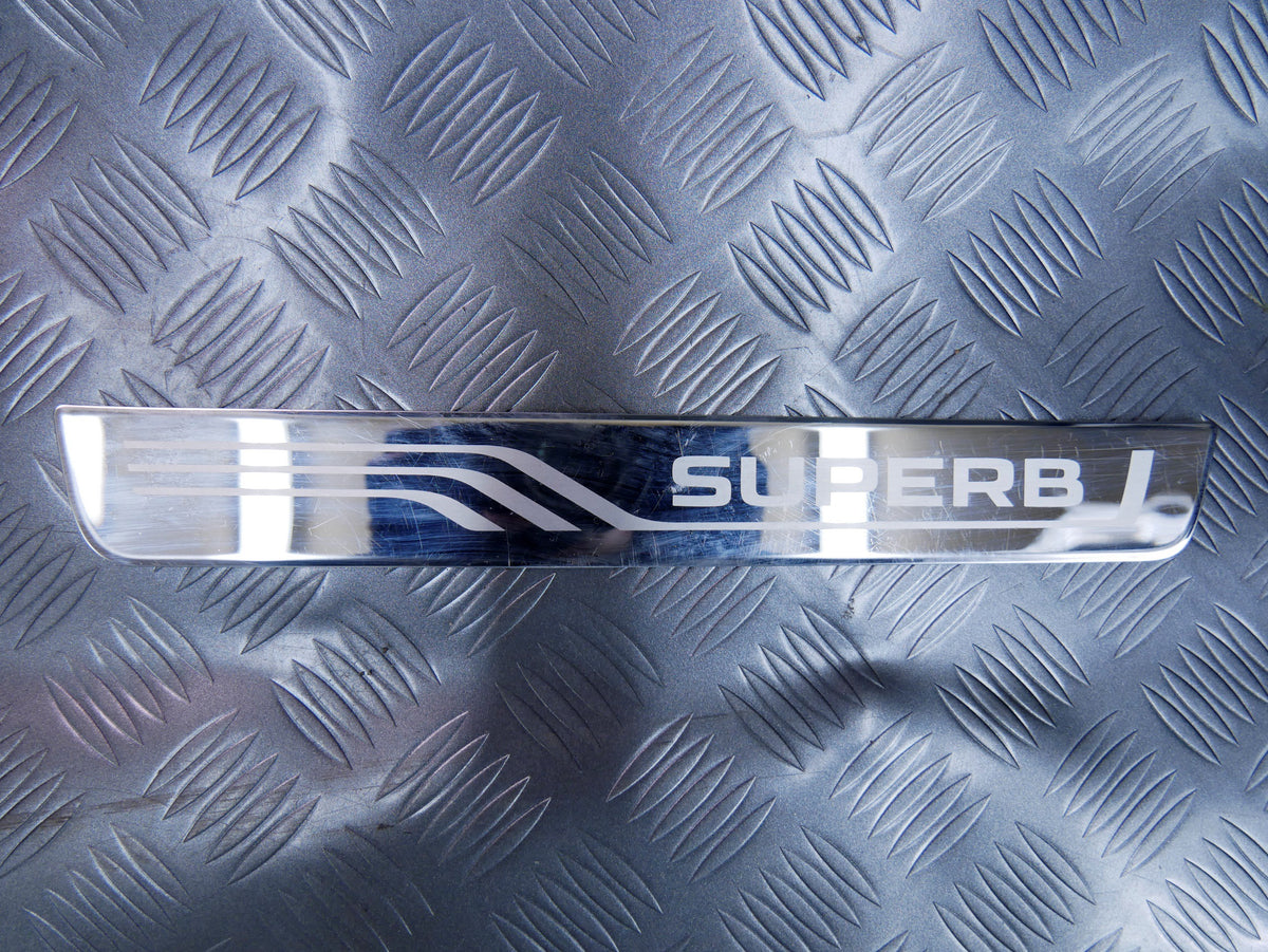 Listwa progu chrom tył lewa 3V0853557F SKODA SUPERB III