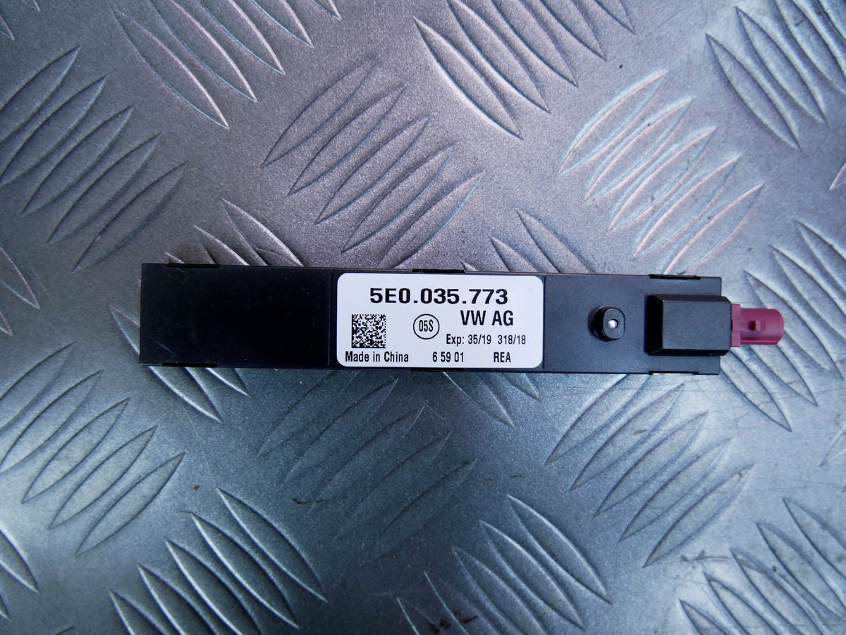Wzmacniacz antenowy 5E0035773 SKODA SUPERB III 3V0