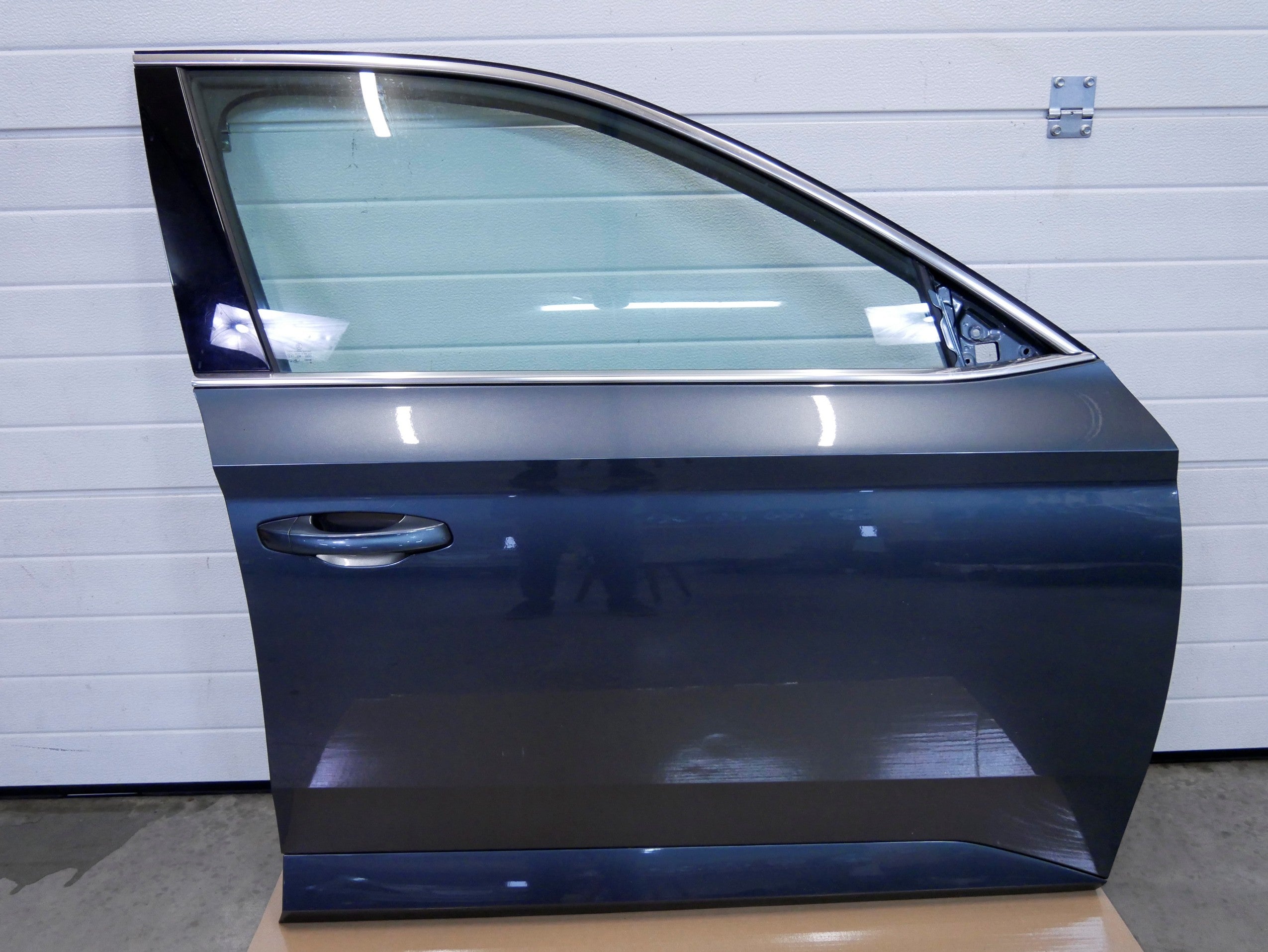 Drzwi przód przednie prawe LF7Y SKODA SUPERB III 3V0