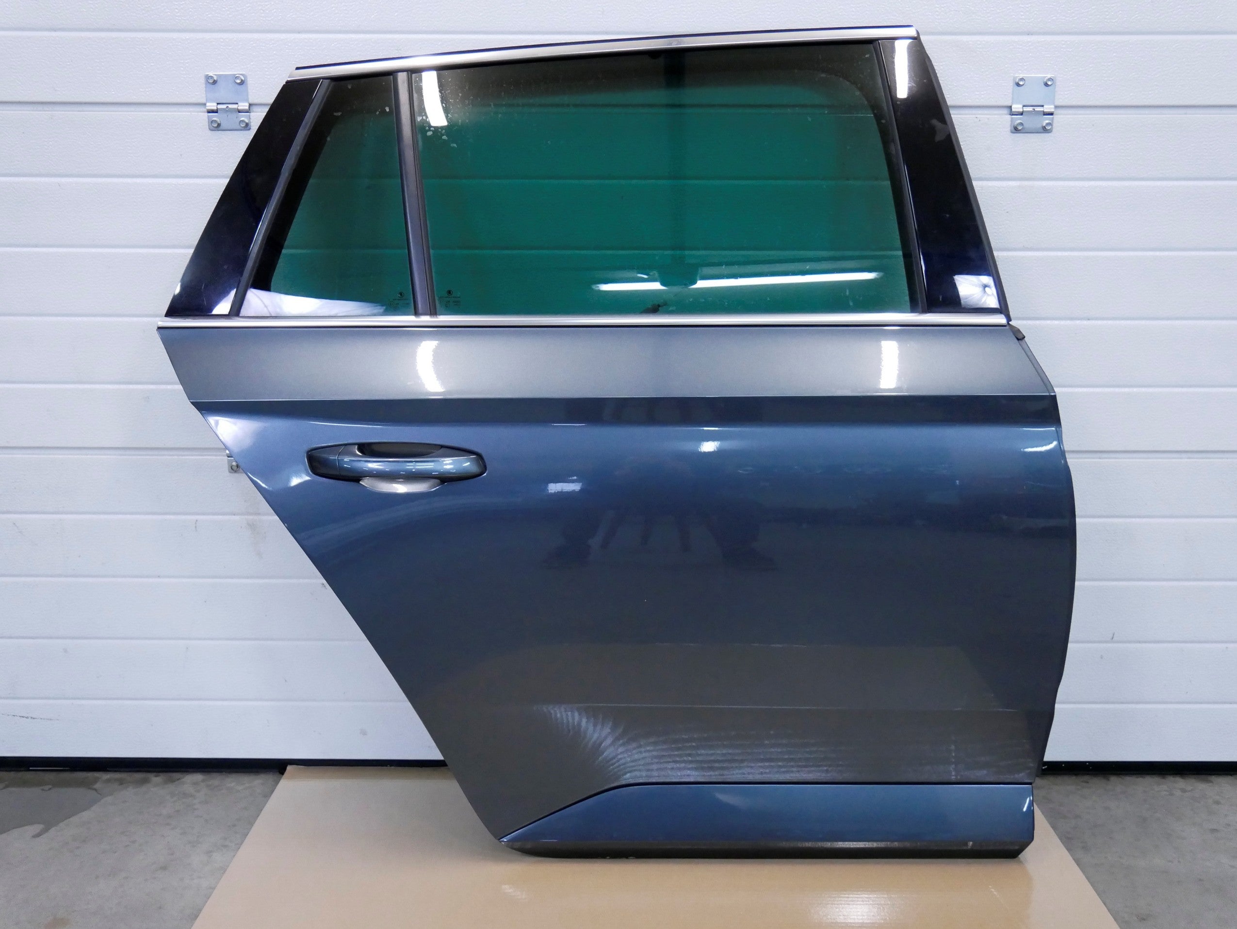 Drzwi tył tylne prawe LF7Y SKODA SUPERB III KOMBI 3V9