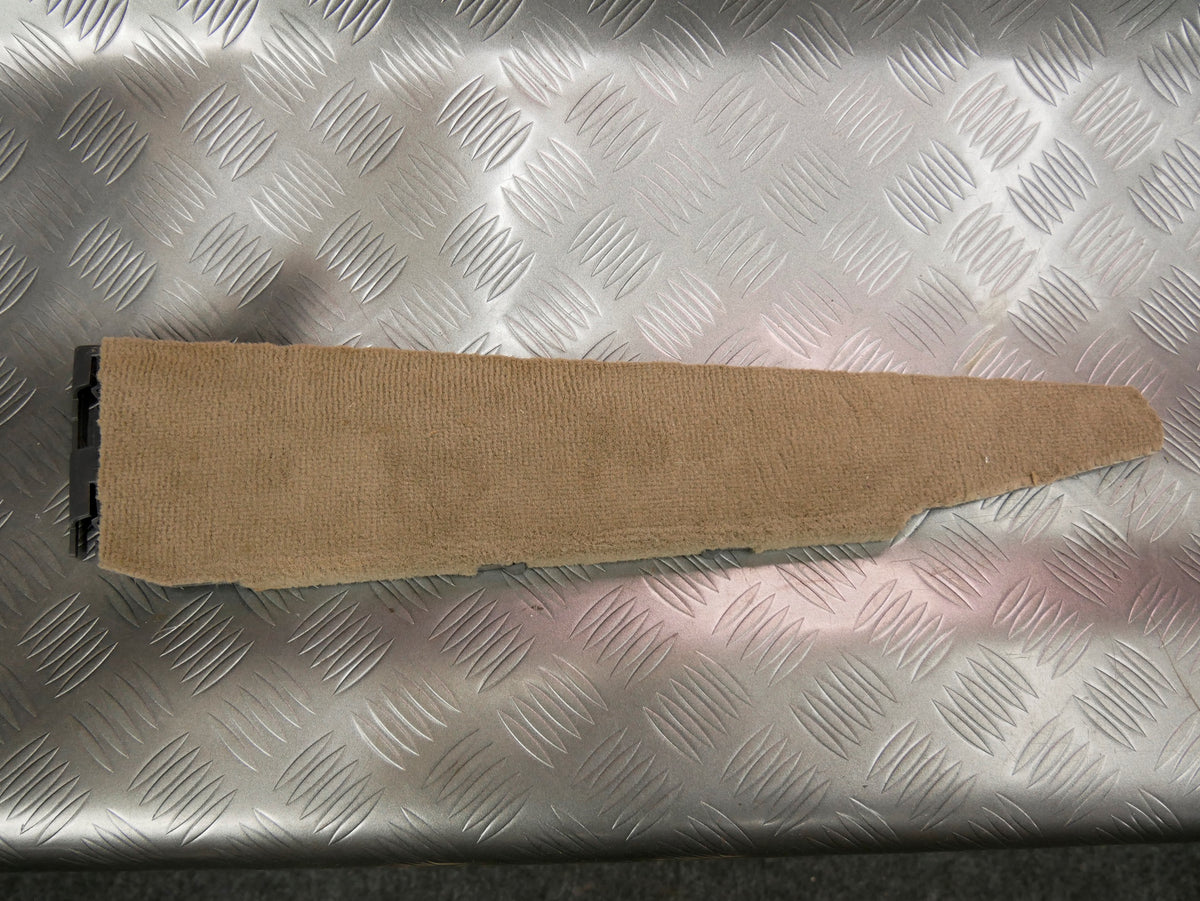 Osłona pod fotel prawa beżowa 4L0881472 AUDI Q7 LIFT