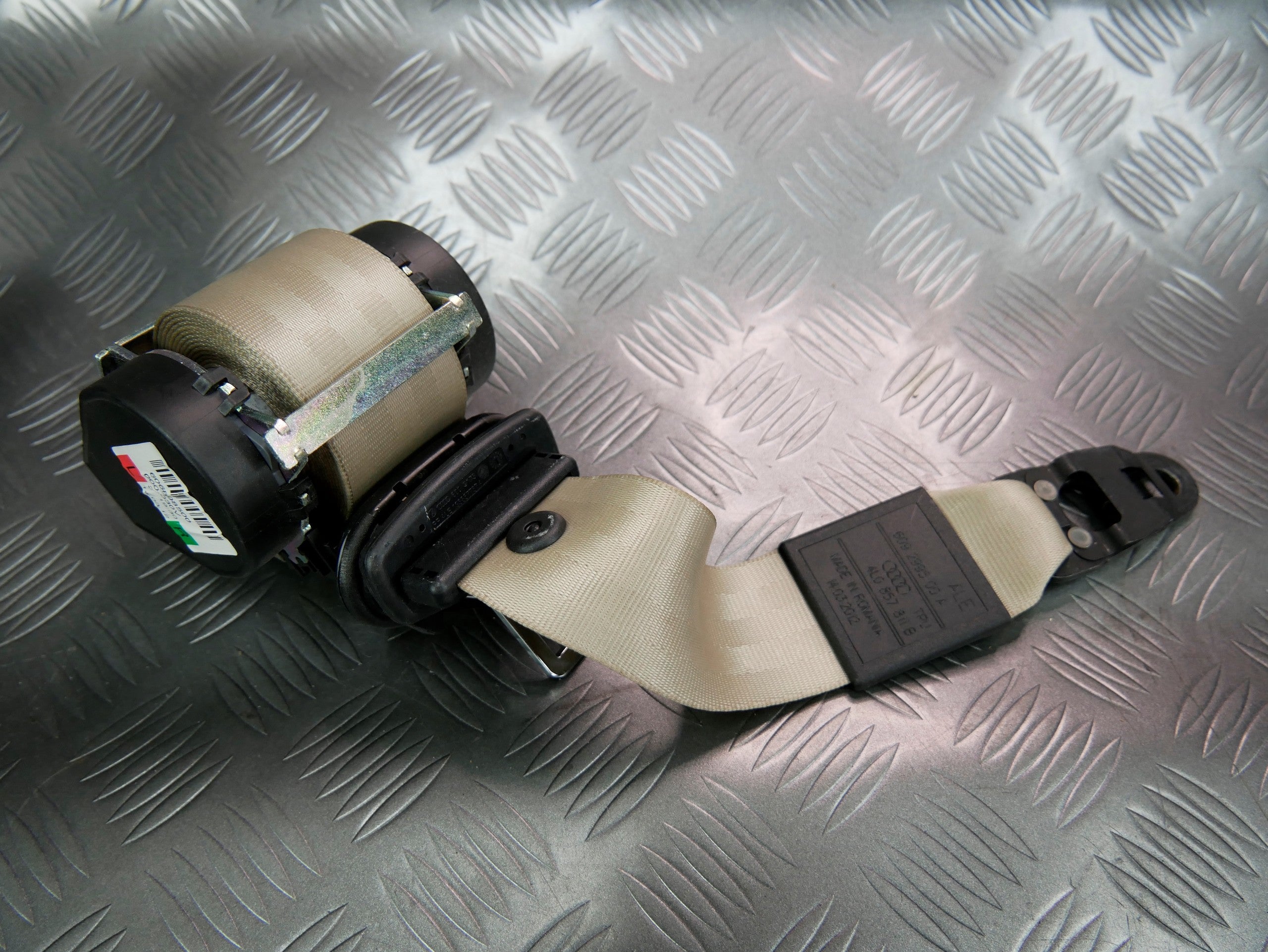 Pas tył tylny lewy prawy beżowy 4L0857811B AUDI Q7 4L LIFT