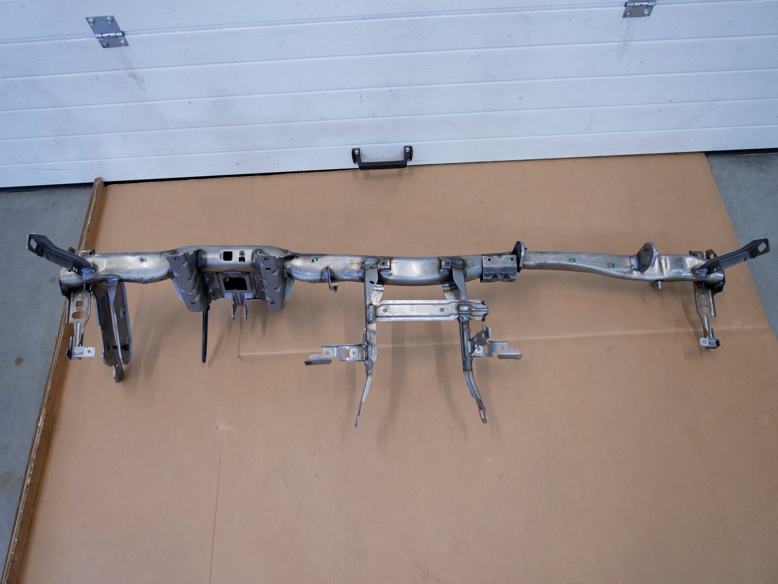 Belka stelaż mocowanie konsoli 4L1857010B AUDI Q7 4L LIFT