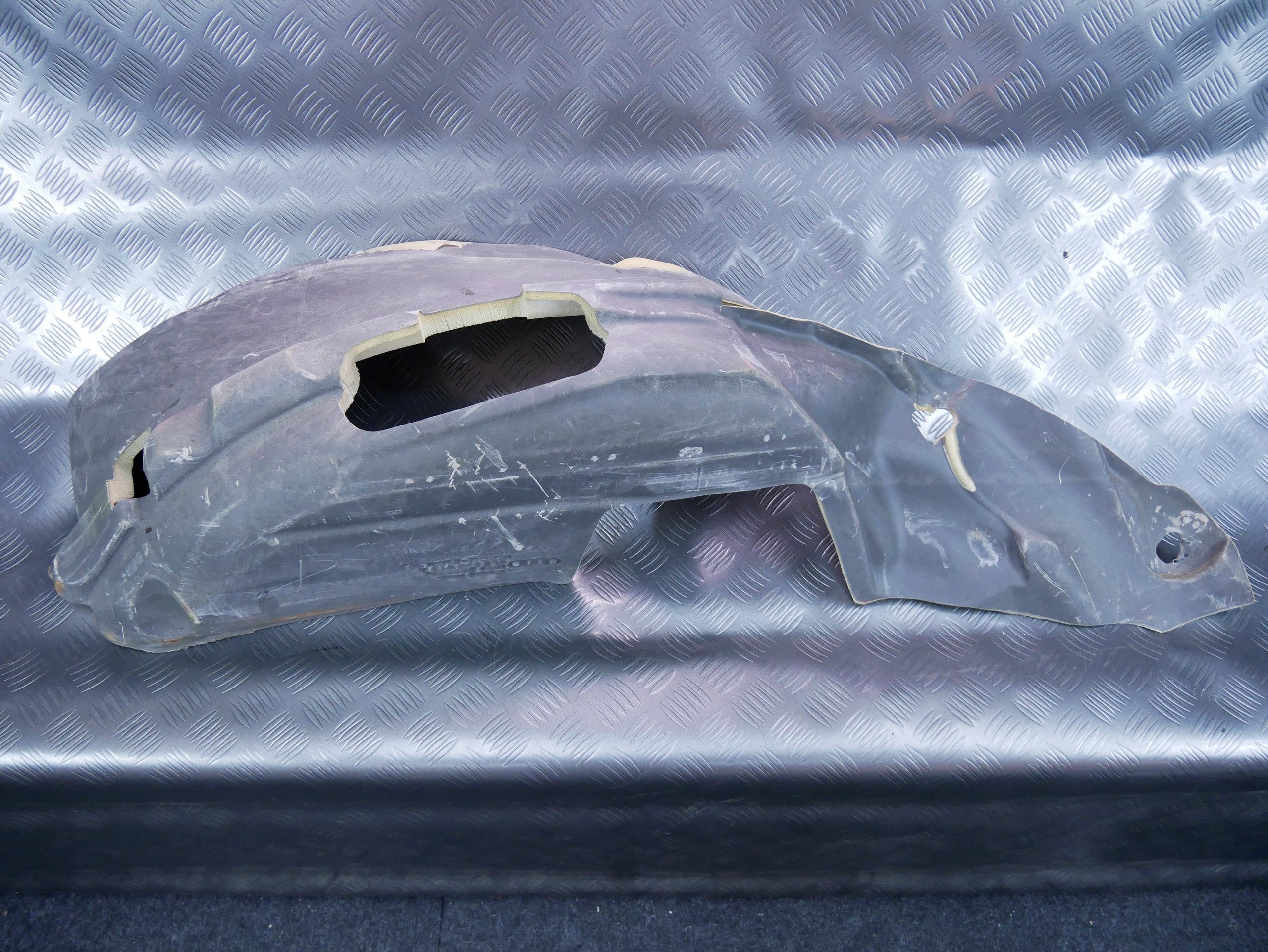 Pianka wygłuszenie błotnika tył lewe 4L0863813A AUDI Q7 4L LIFT