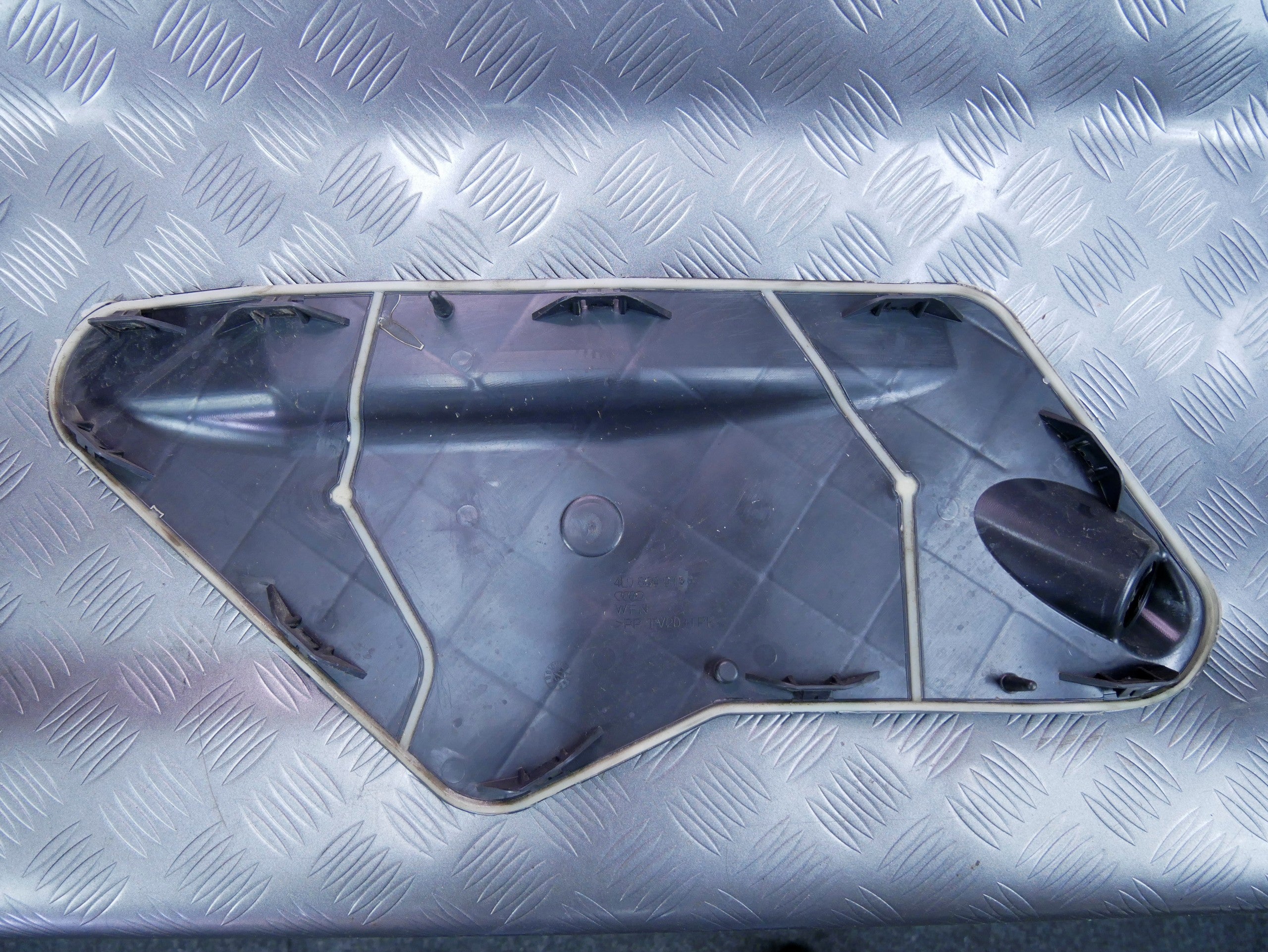 Osłona wewnętrzna drzwi tył lewa 4L0839915A AUDI Q7 4L