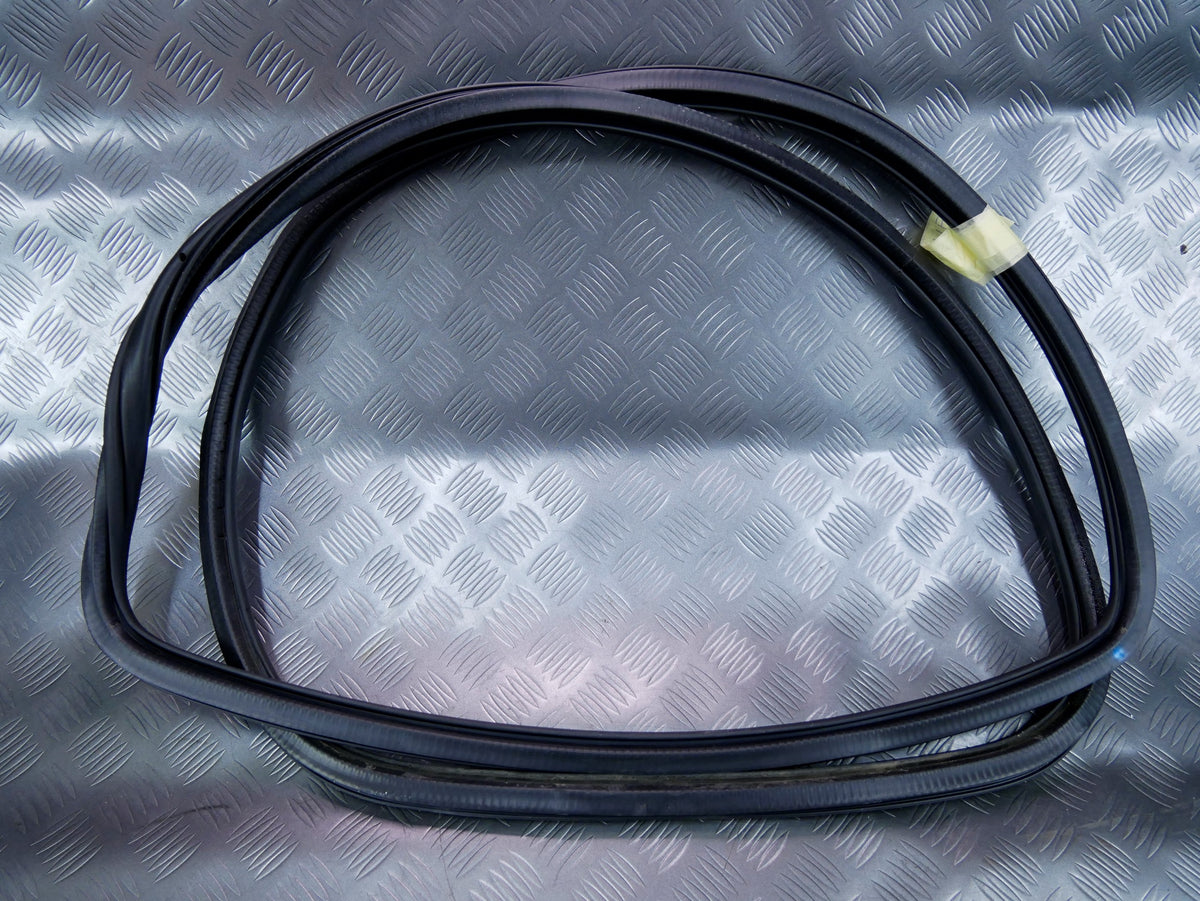 Uszczelka drzwi tył tylna prawa lewa 4L0833721A AUDI Q7 4L LIFT