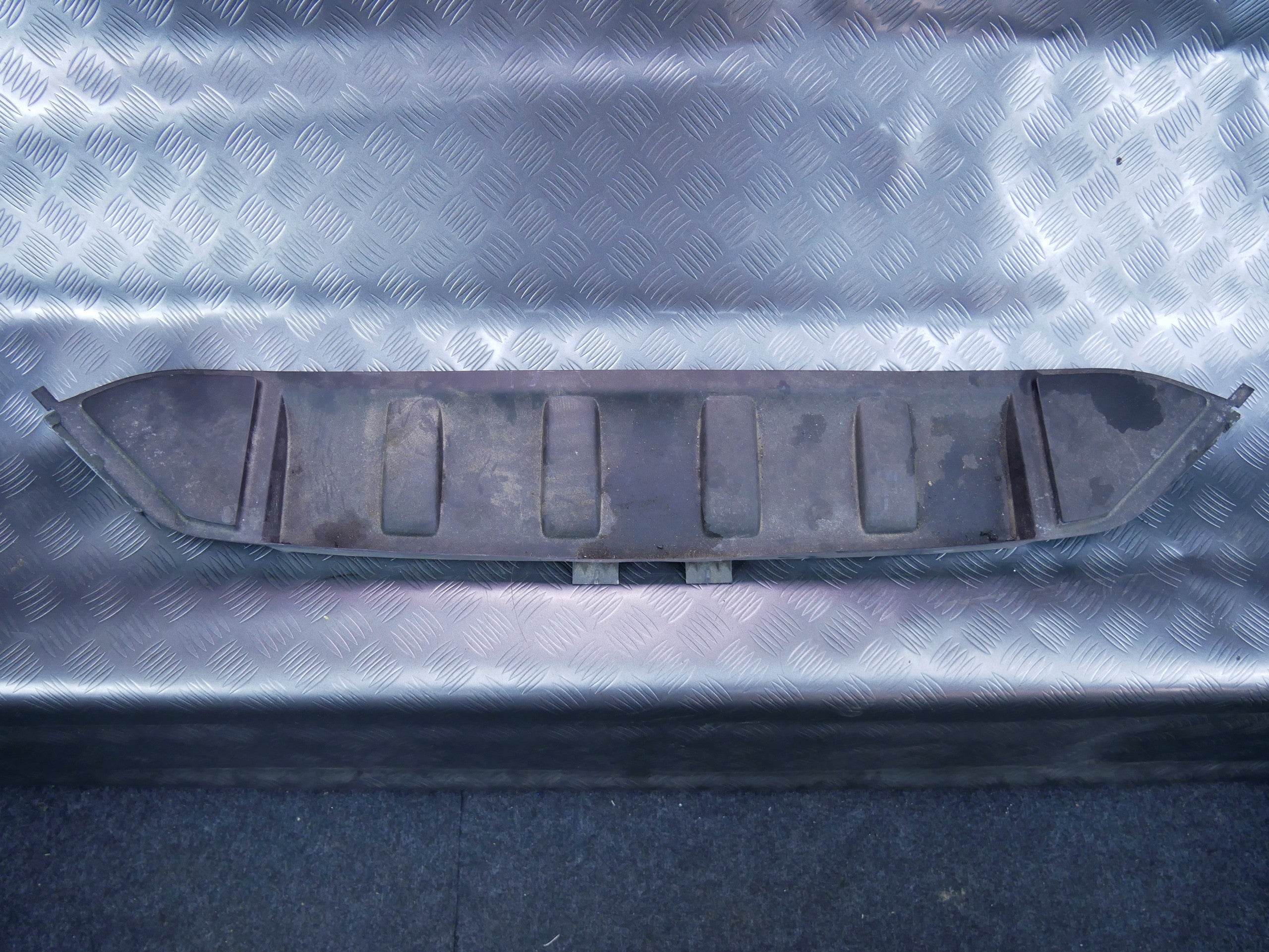 Osłona pasa przedniego chłodnic 4L0121285 AUDI Q7 4L LIFT