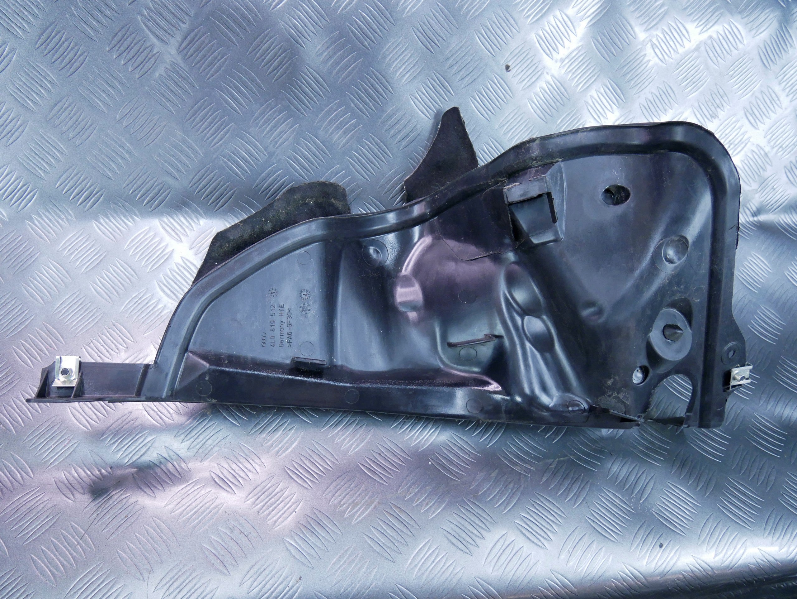 Rynna podszybia prawa 4L0819512 AUDI Q7 4L LIFT