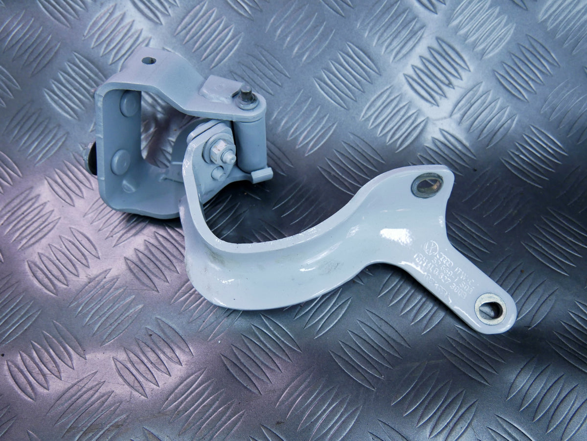 Zawias klapy prawy 4L0827300B AUDI Q7 4L LIFT