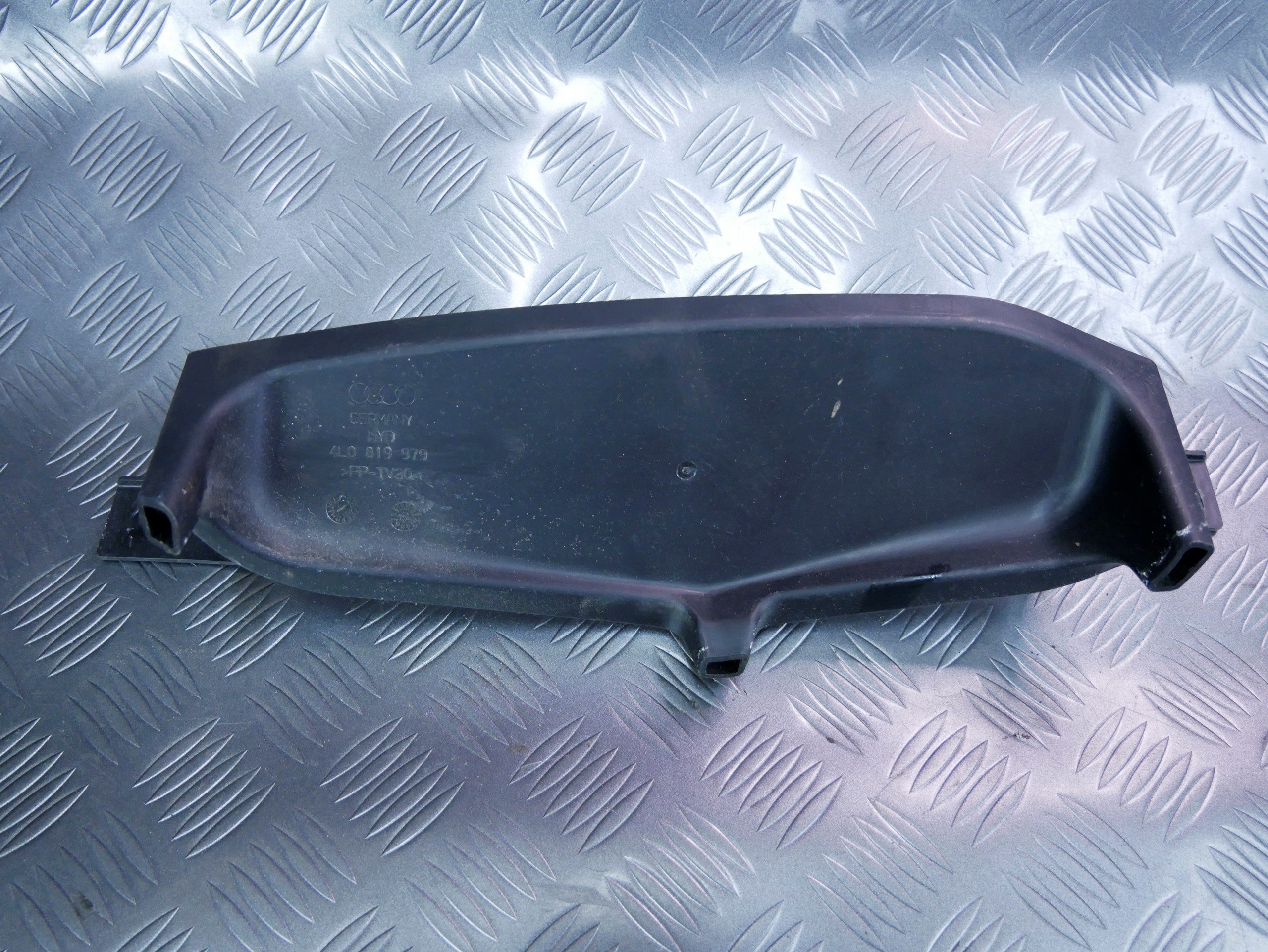 Osłona rynna podszybia 4L0819979 AUDI Q7 4L LIFT