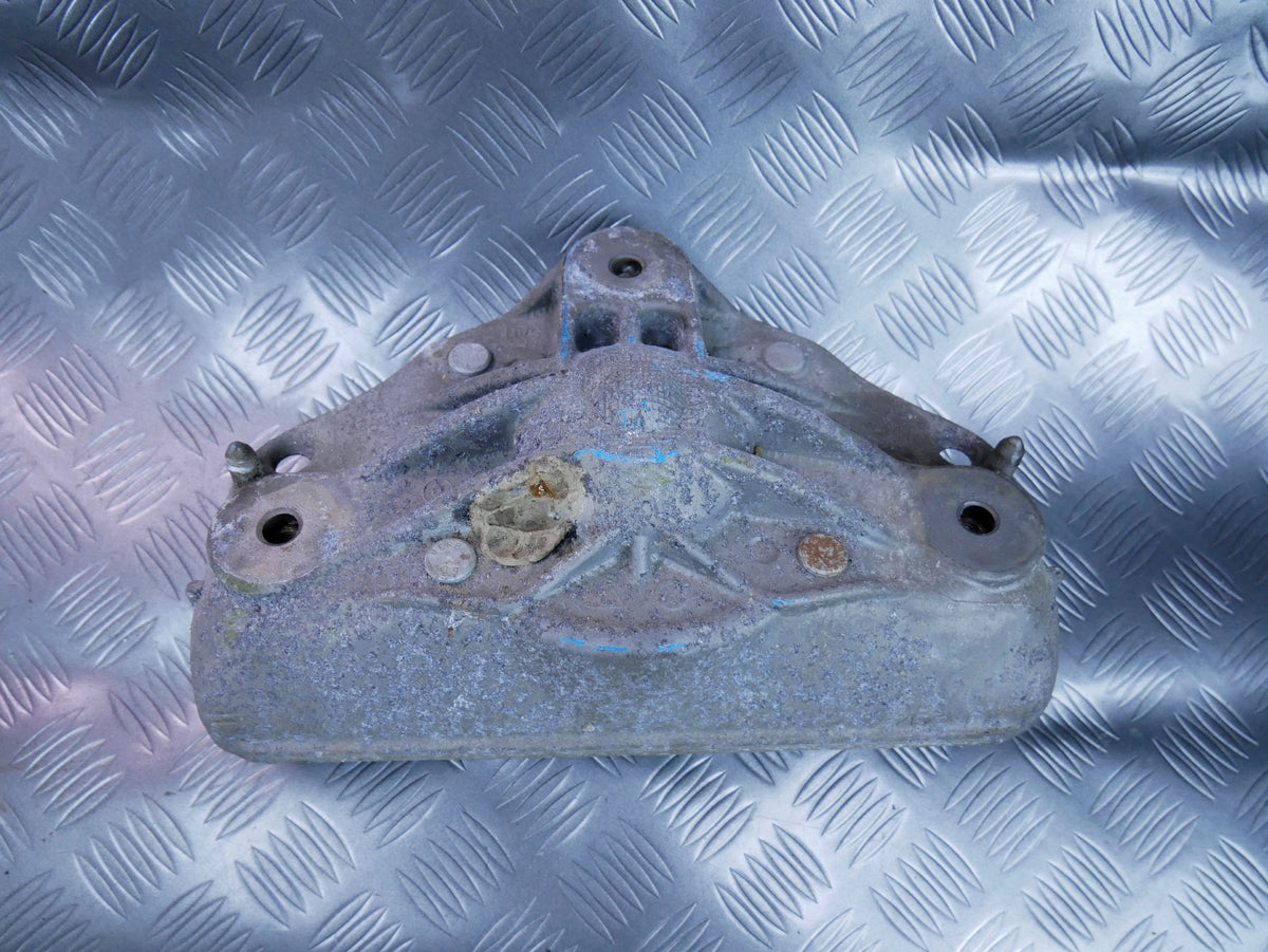 Mocowanie amortyzatora górne lewe 7L0412391D AUDI Q7 4L LIFT