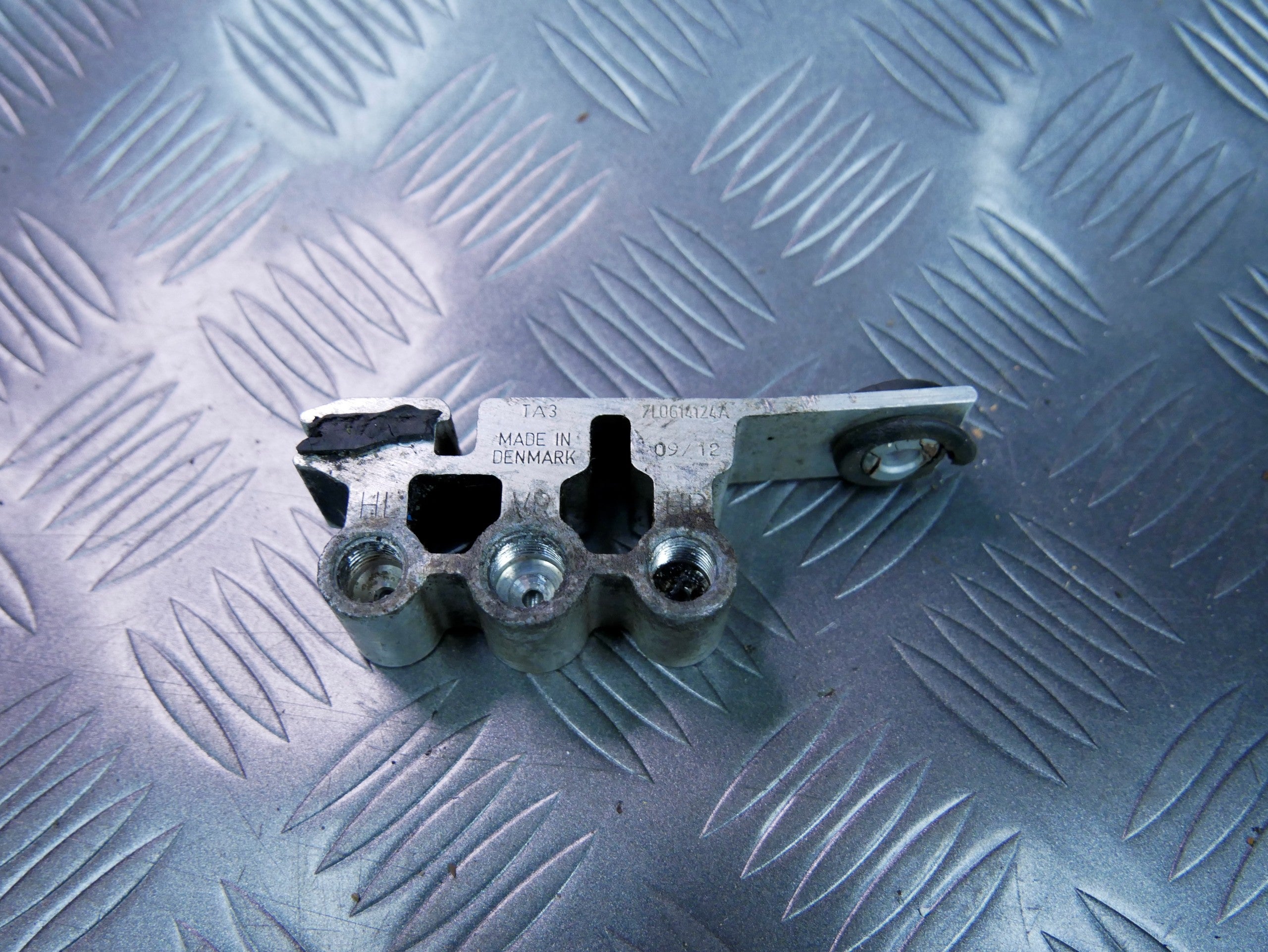 Rozdzielacz płynu hamulcowego 7L0614124A AUDI Q7 4L LIFT