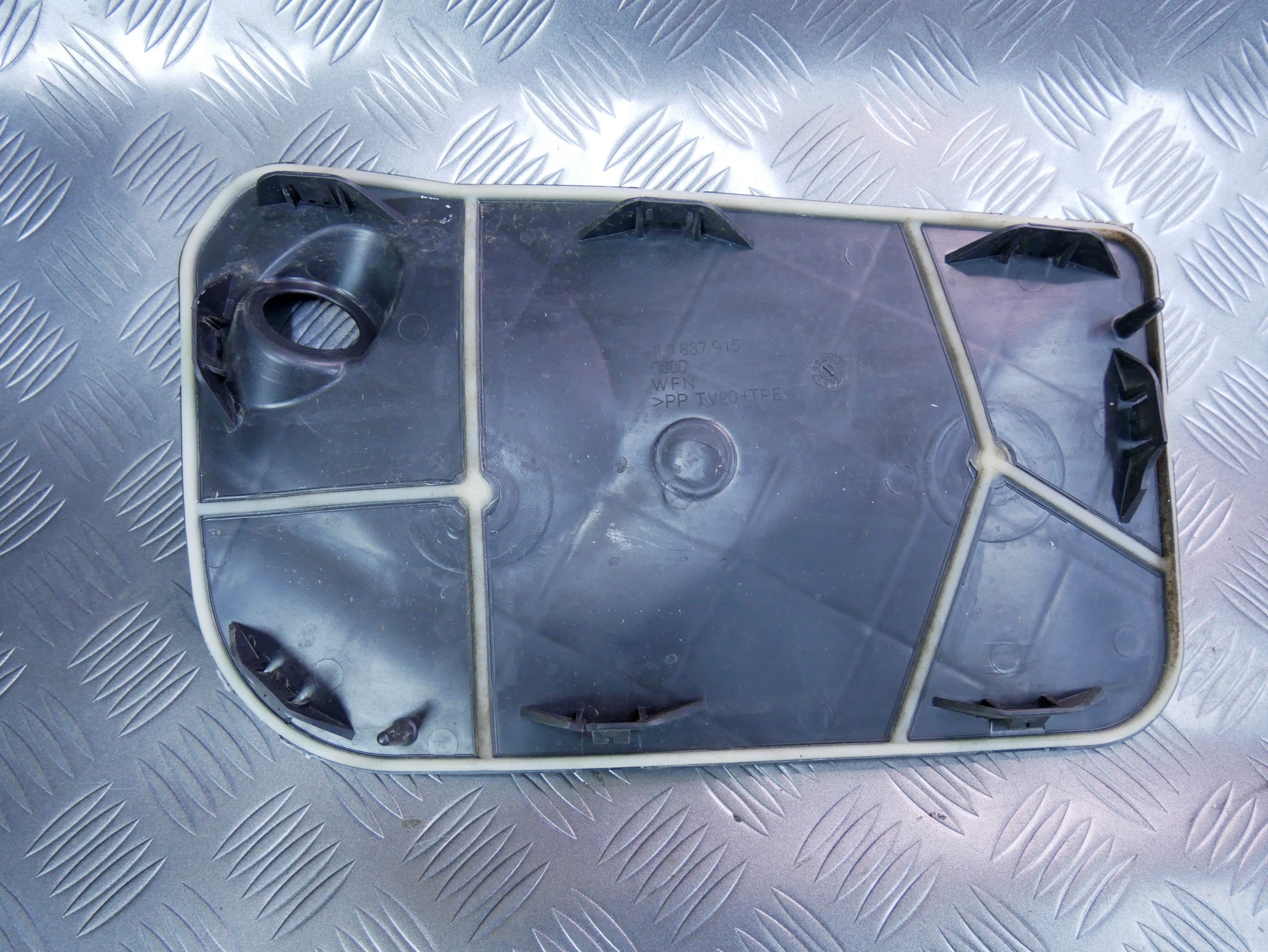 Osłona wewnętrzna drzwi przód lewa 4L0837915 AUDI Q7 4L