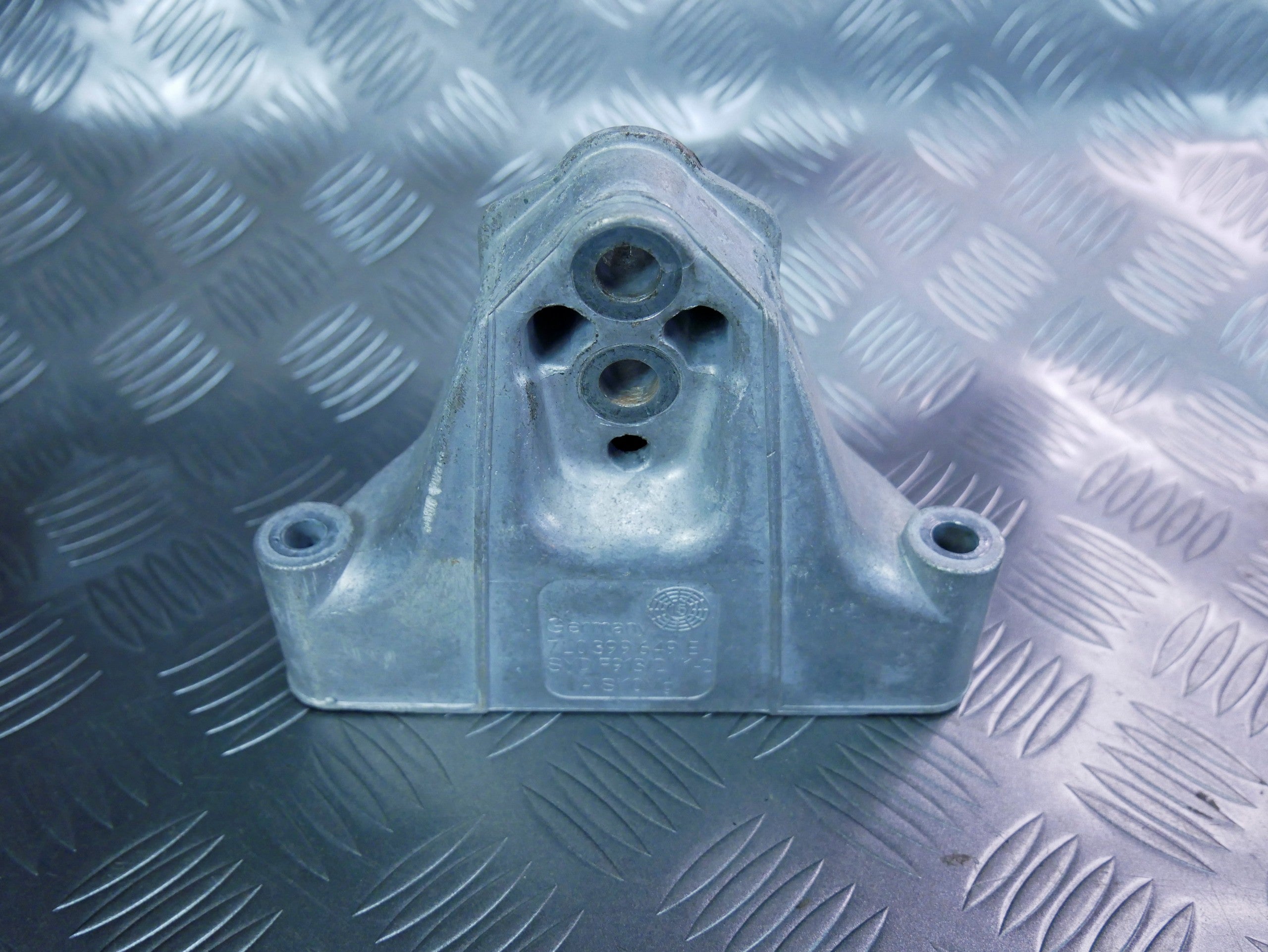 Łapa wspornik skrzyni 7L0399649E AUDI Q7 3.0 TFSI