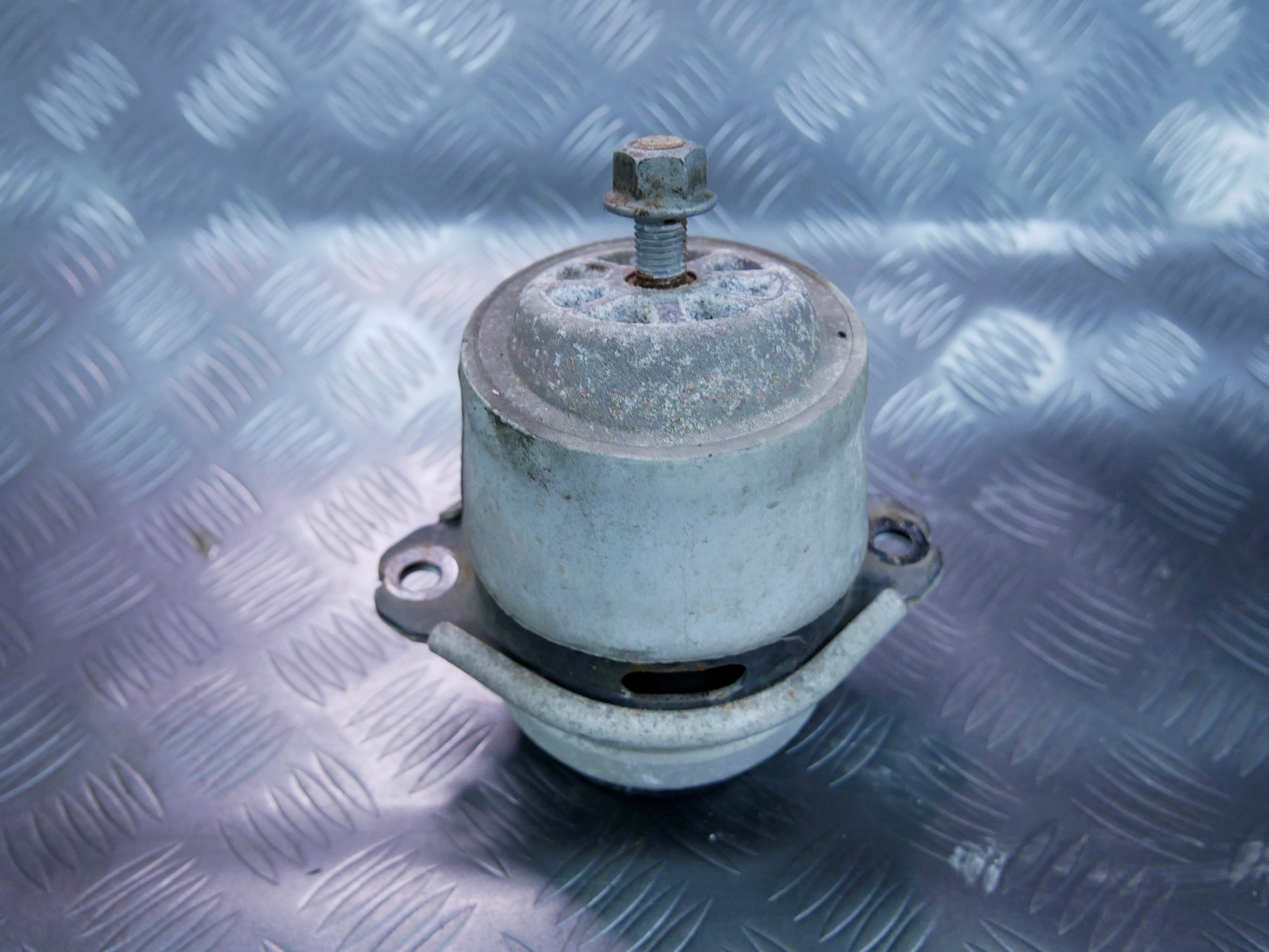 Łapa poduszka silnika 7L8199131A AUDI Q7 4L 3.0 TFSI